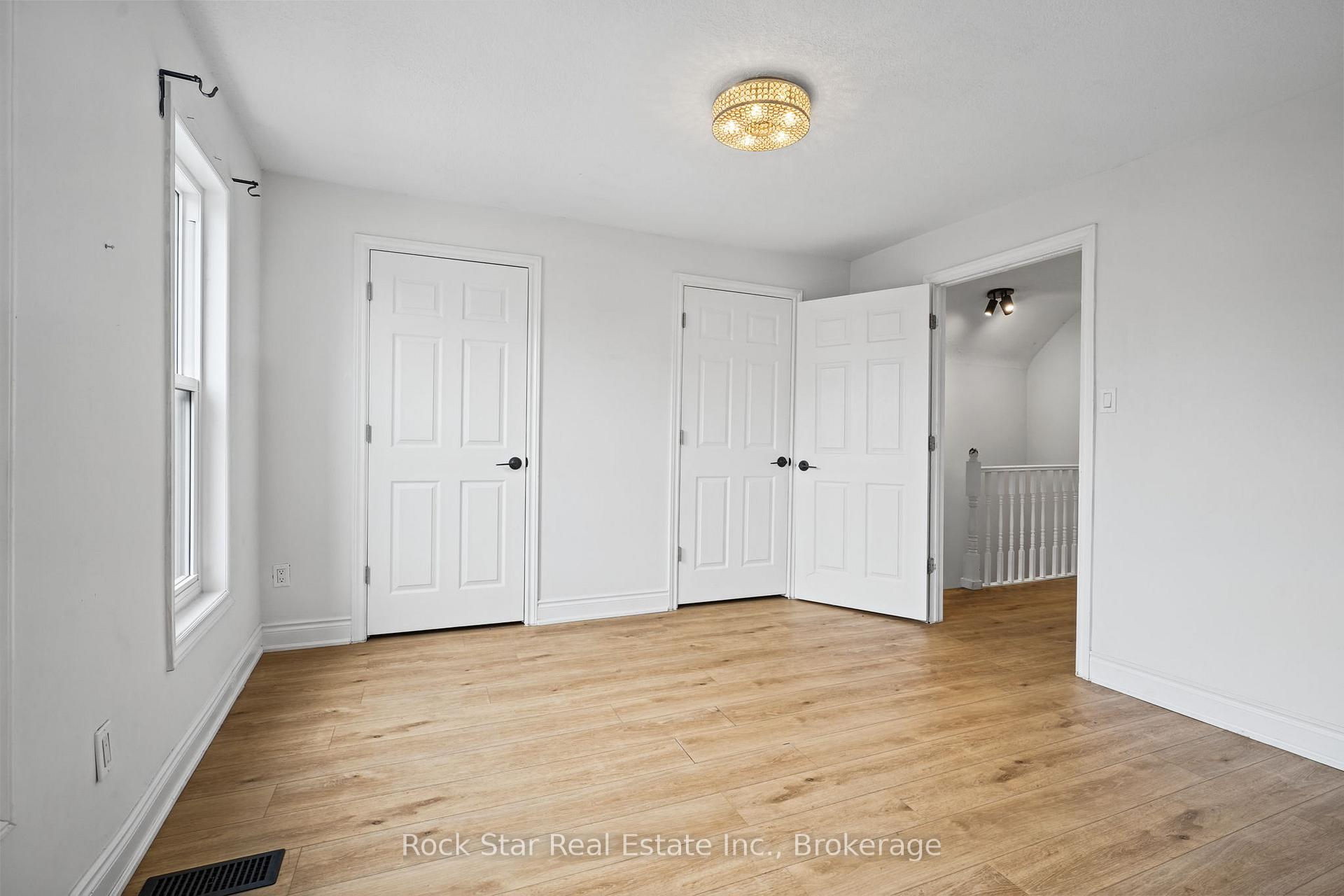 Photo 21 of 452 King William Street S, Hamilton, Landsdale — HOMEH