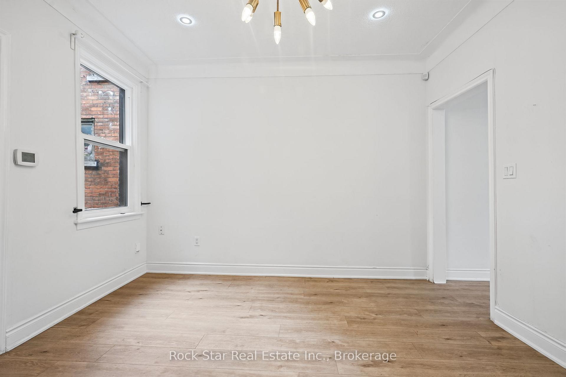 Photo 27 of 452 King William Street S, Hamilton, Landsdale — HOMEH