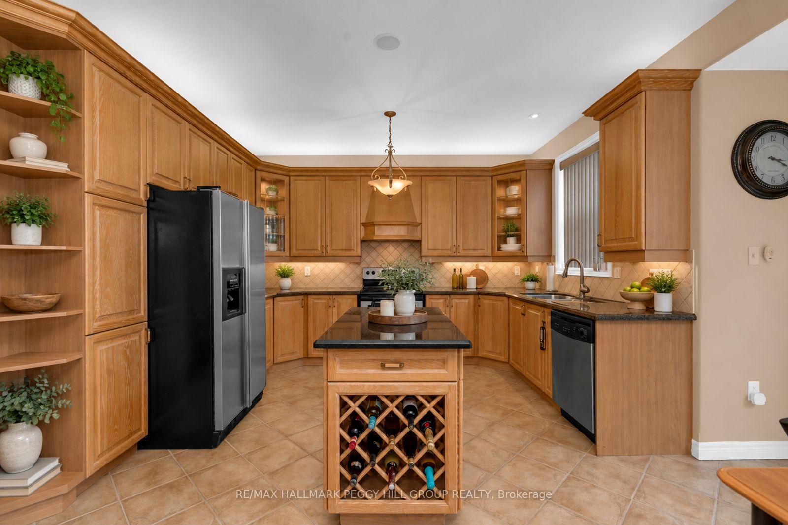 Photo 3 of 5 Sandringham Drive, Barrie, Innis-Shore — HOMEH
