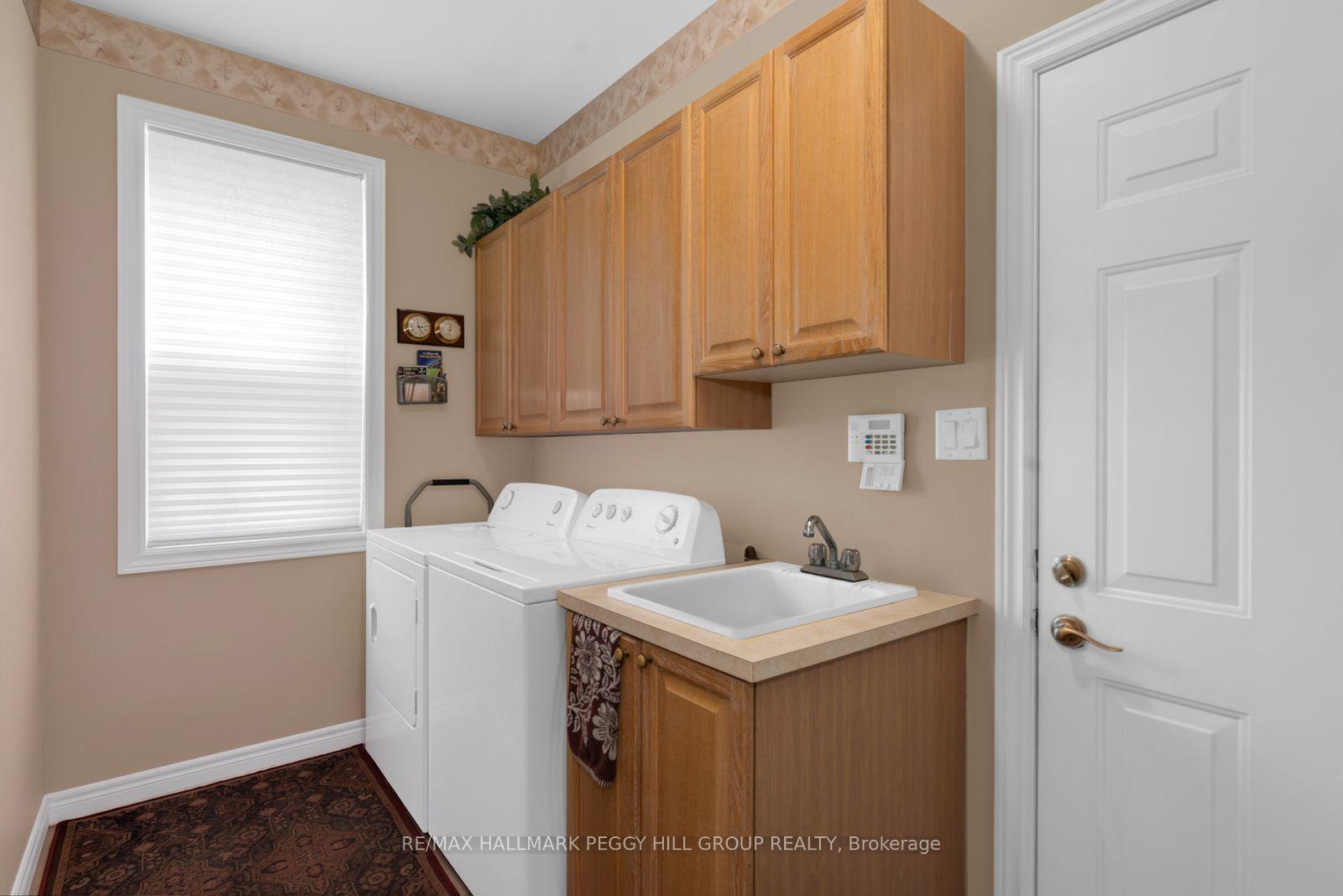 Photo 7 of 5 Sandringham Drive, Barrie, Innis-Shore — HOMEH