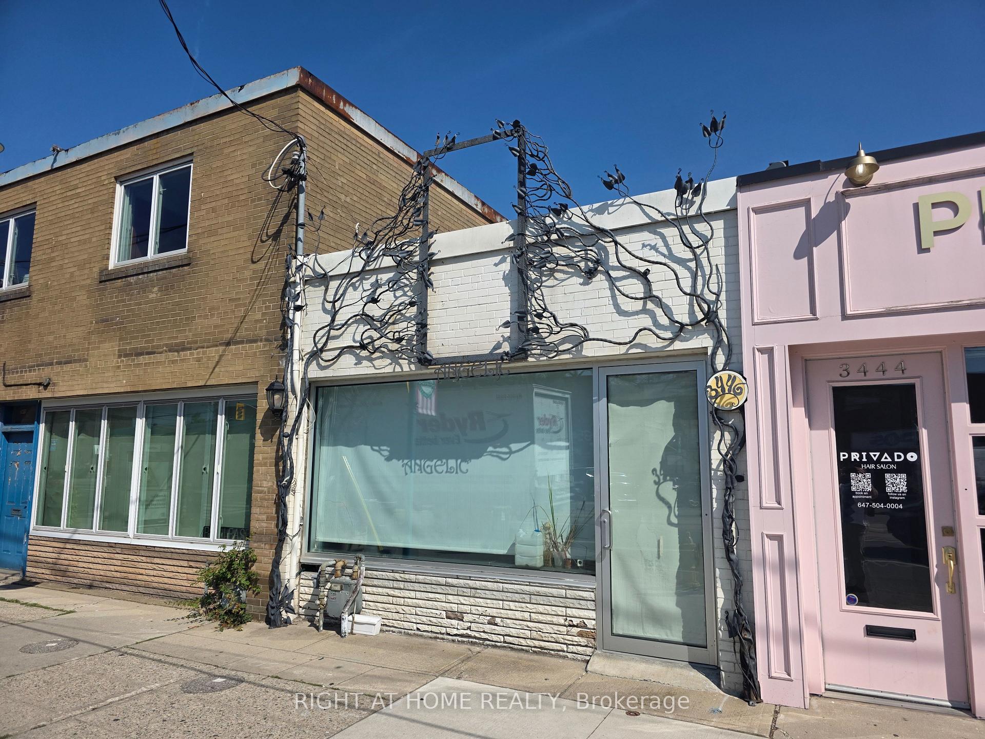 Photo of 3446 Lake Shore Boulevard W