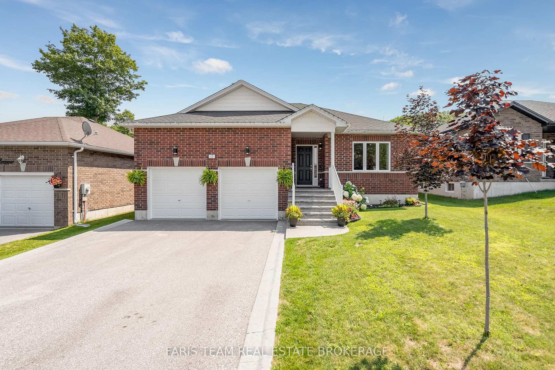 Photo 2 of 17 Hunter Avenue, Tay, Victoria Harbour — HOMEH