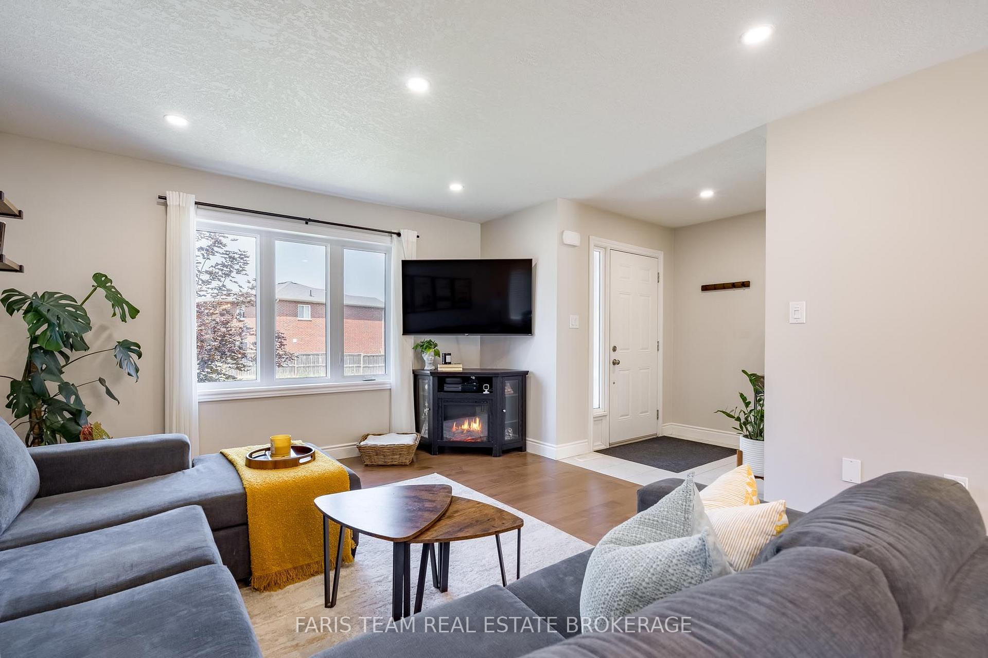 Photo 13 of 17 Hunter Avenue, Tay, Victoria Harbour — HOMEH
