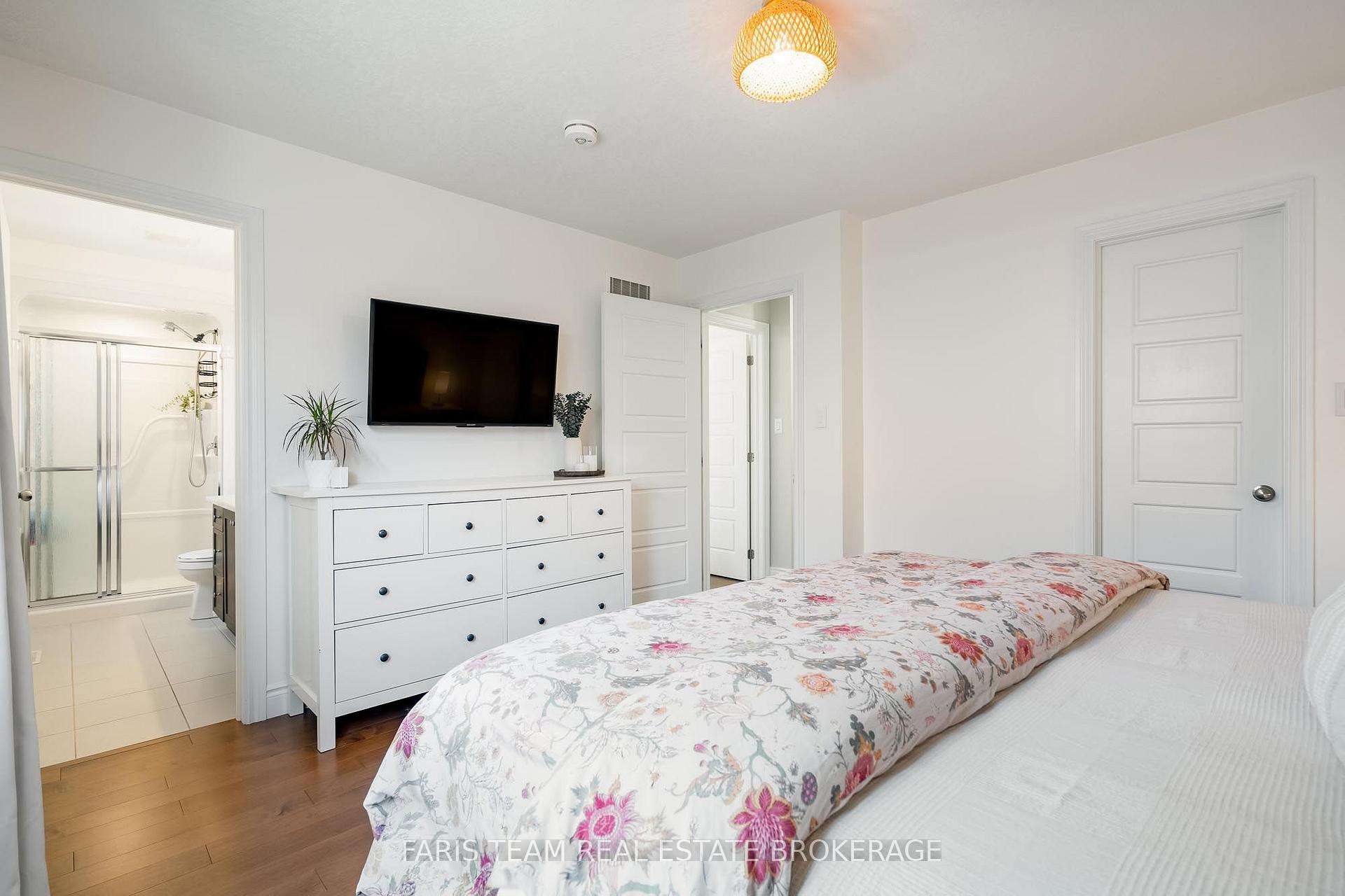 Photo 16 of 17 Hunter Avenue, Tay, Victoria Harbour — HOMEH