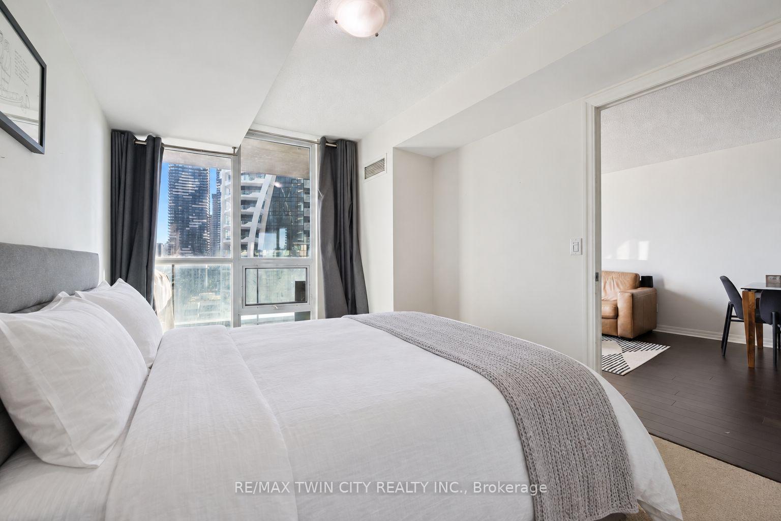 Photo 8 of Unit 1608, 16 Yonge Street, Toronto, Waterfront Communities — HOMEH