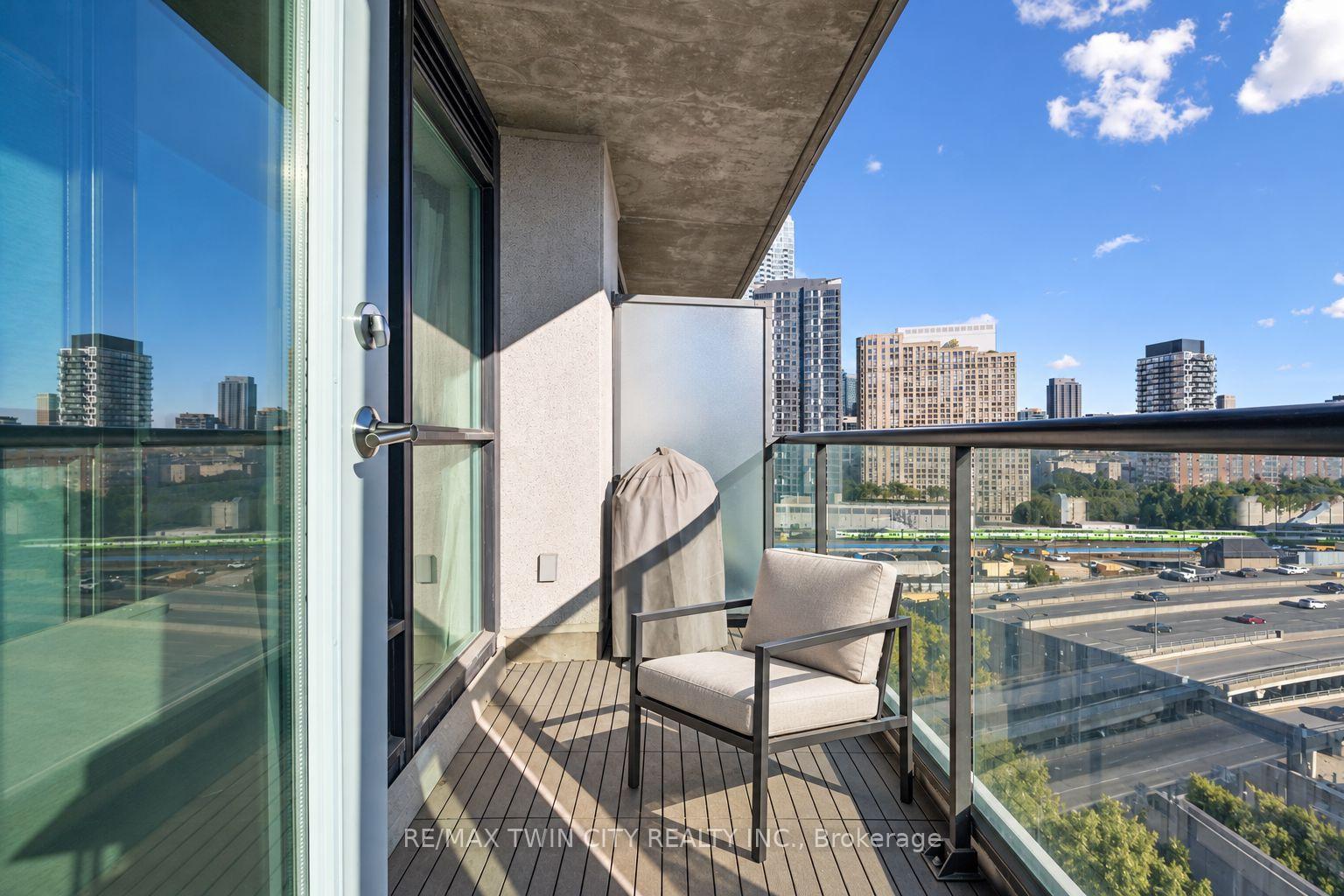 Photo 14 of Unit 1608, 16 Yonge Street, Toronto, Waterfront Communities — HOMEH