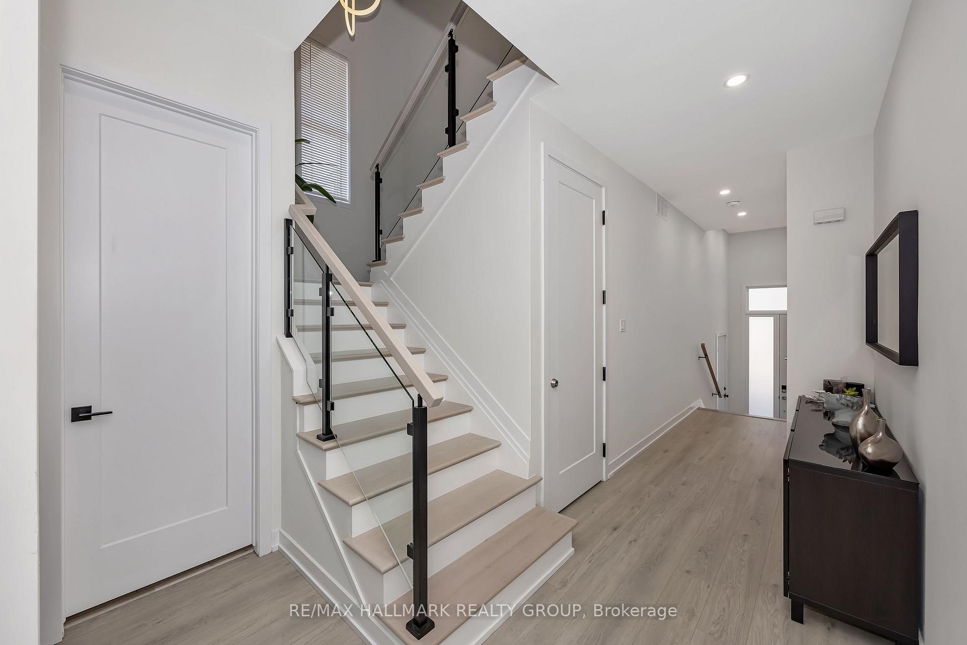 Photo 6 of 468 Mutual Street, Ottawa, Castle Heights — HOMEH