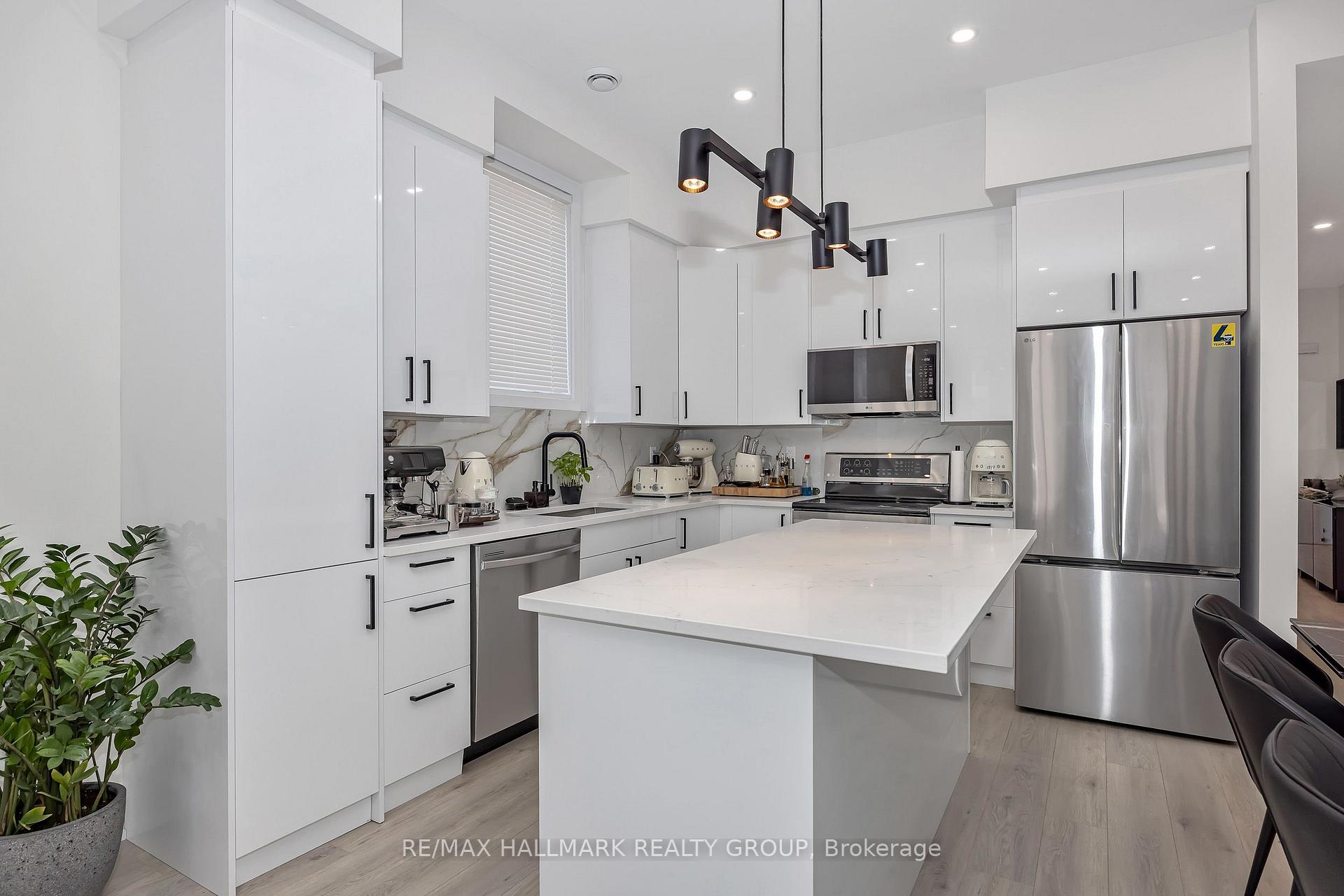Photo 10 of 468 Mutual Street, Ottawa, Castle Heights — HOMEH