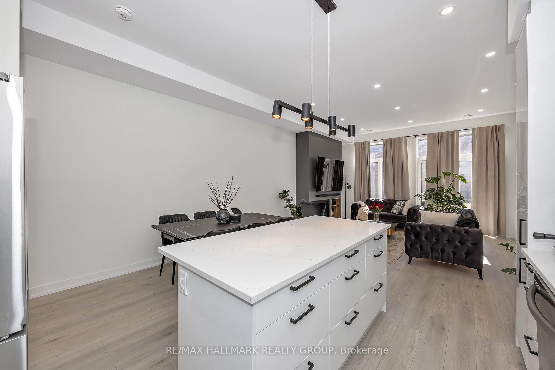 Photo 12 of 468 Mutual Street, Ottawa, Castle Heights — HOMEH