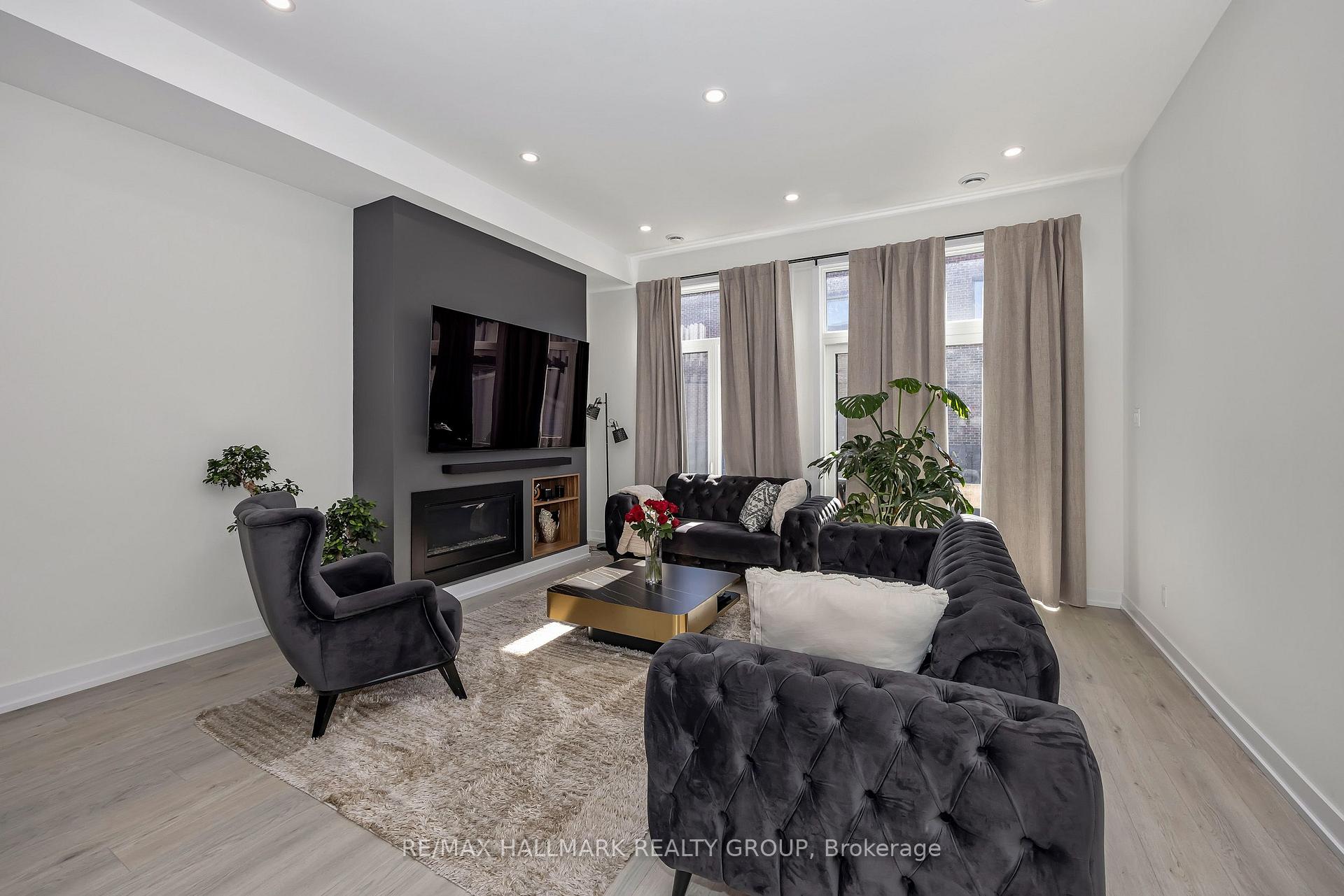 Photo 14 of 468 Mutual Street, Ottawa, Castle Heights — HOMEH