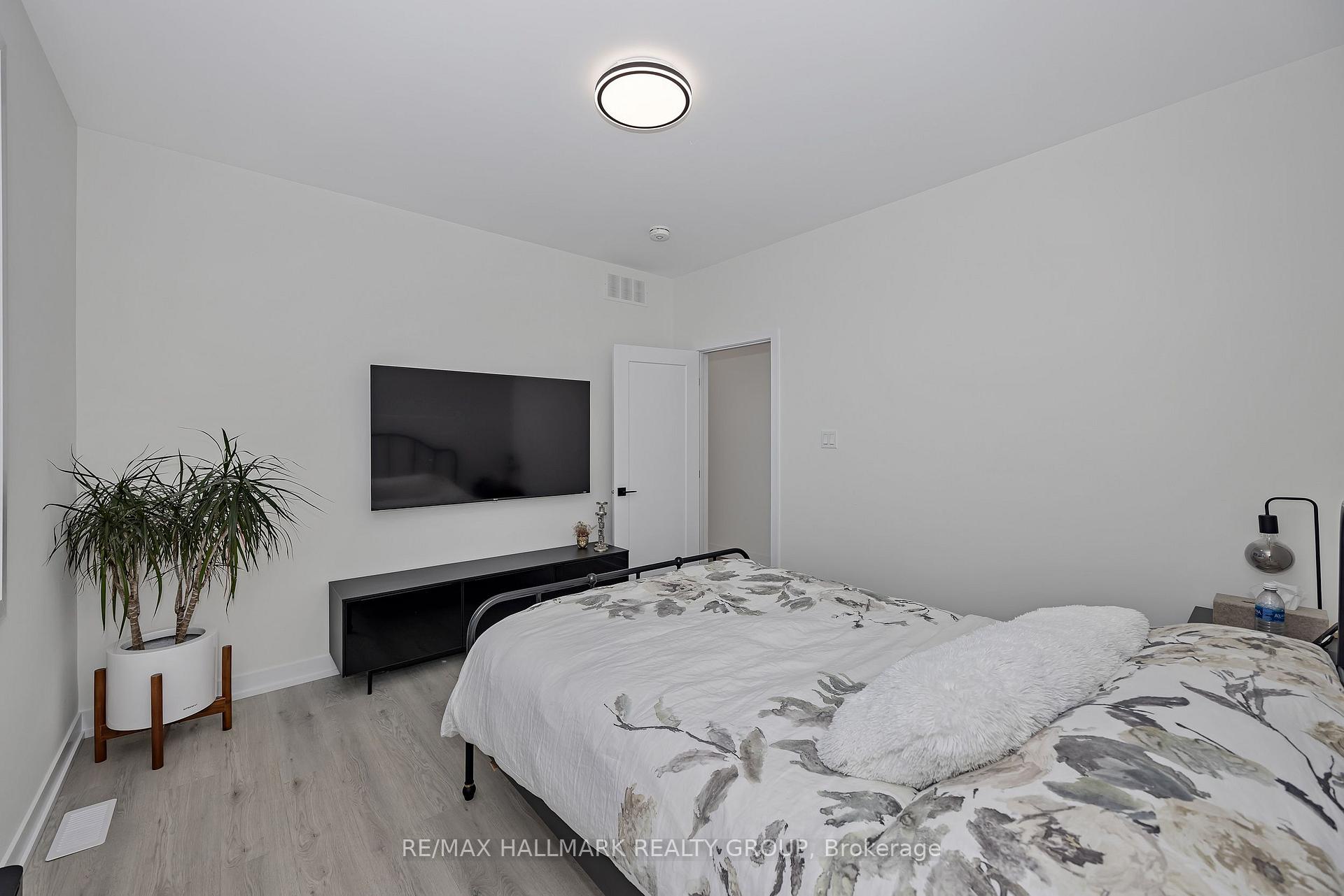 Photo 24 of 468 Mutual Street, Ottawa, Castle Heights — HOMEH