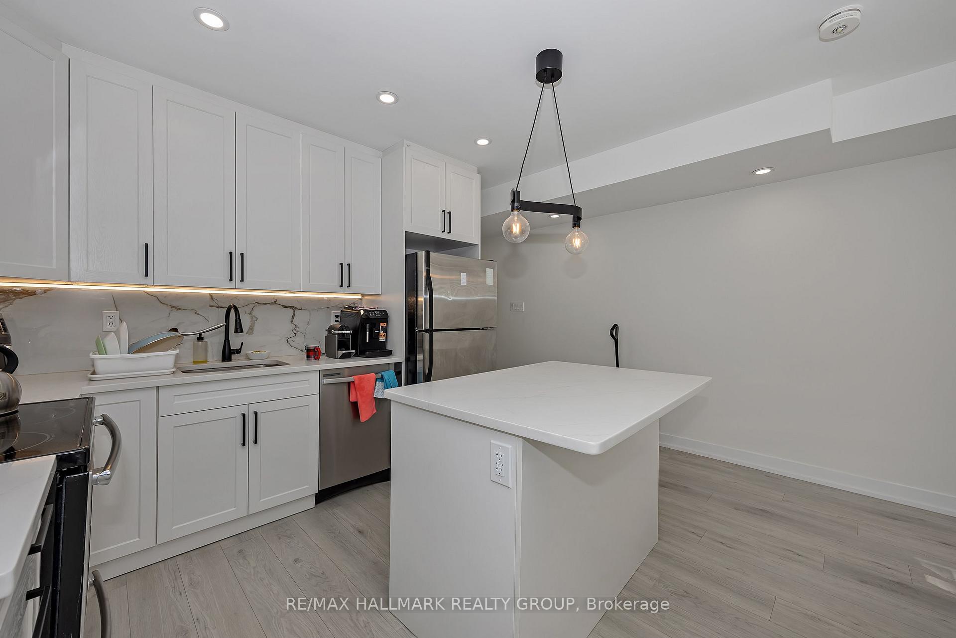 Photo 33 of 468 Mutual Street, Ottawa, Castle Heights — HOMEH