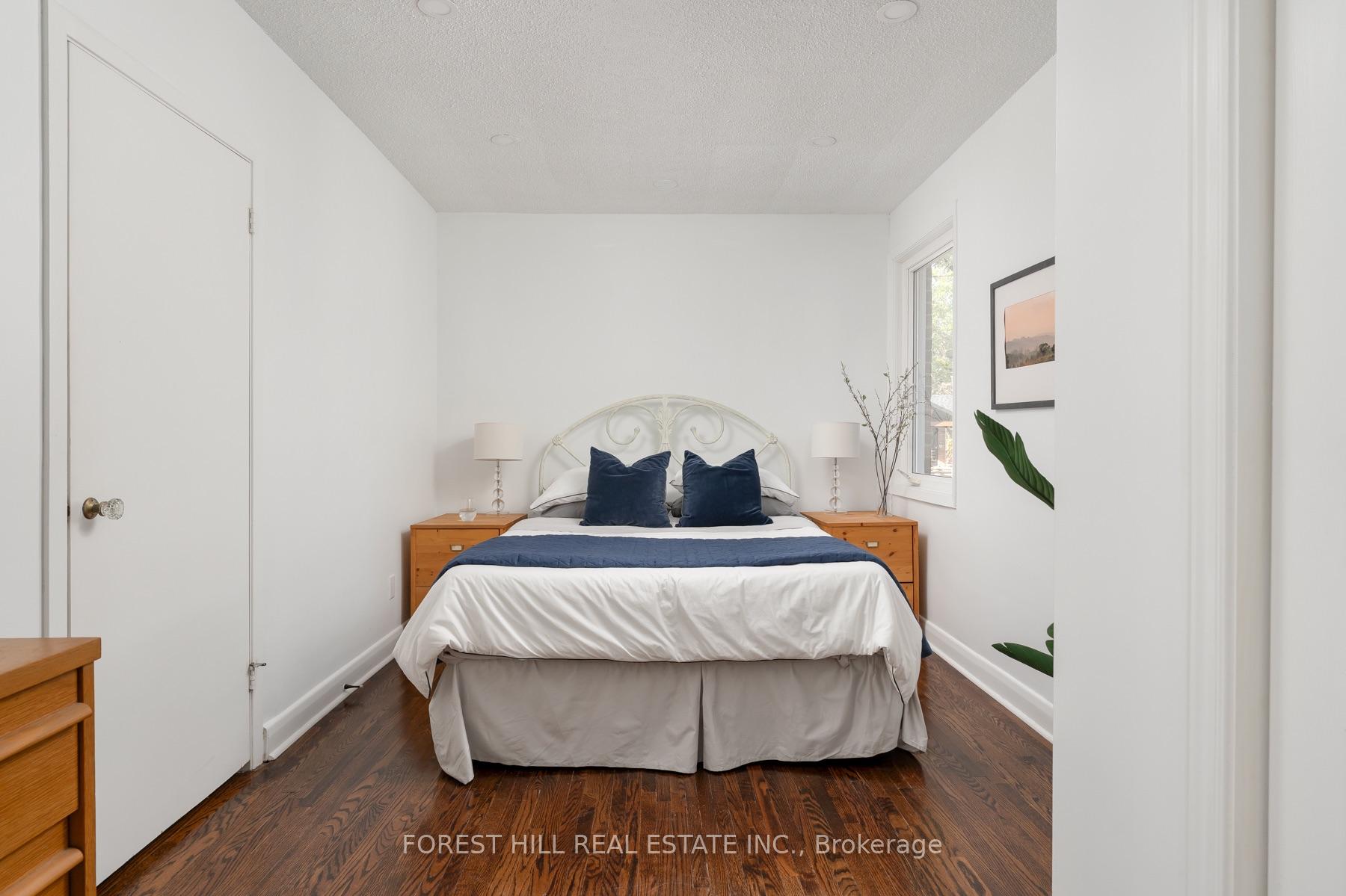 Photo 15 of 37 Cynthia Road, Toronto, Rockcliffe-Smythe — HOMEH