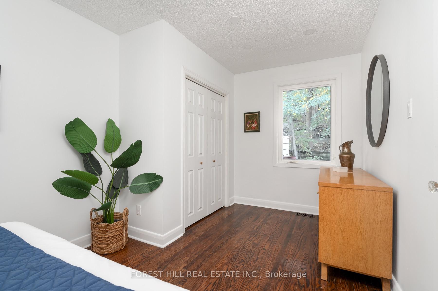 Photo 17 of 37 Cynthia Road, Toronto, Rockcliffe-Smythe — HOMEH