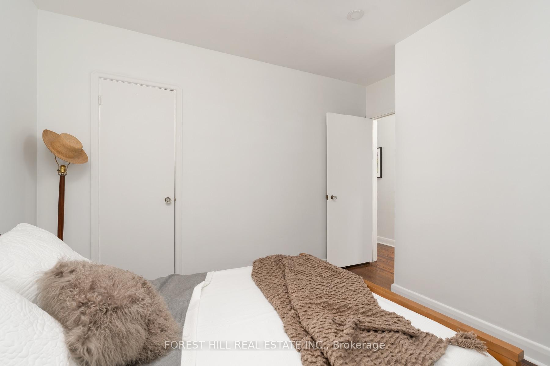 Photo 20 of 37 Cynthia Road, Toronto, Rockcliffe-Smythe — HOMEH