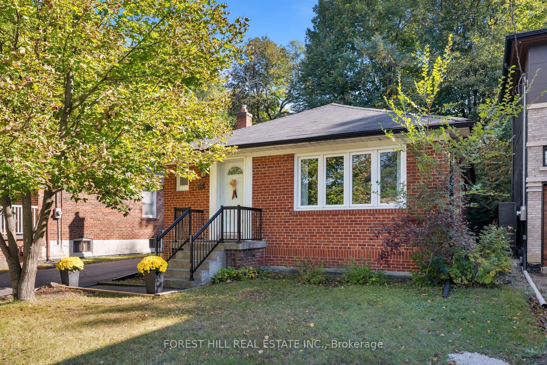 Photo 32 of 37 Cynthia Road, Toronto, Rockcliffe-Smythe — HOMEH