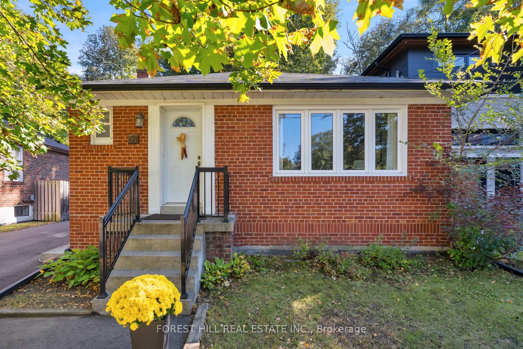 Photo 34 of 37 Cynthia Road, Toronto, Rockcliffe-Smythe — HOMEH