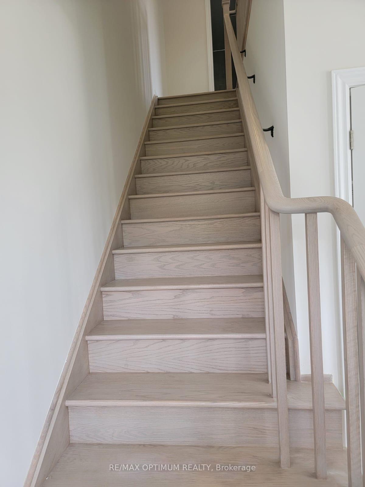 Photo 5 of Unit 19, 20 Knotsberry Circle, Brampton, Bram West — HOMEH