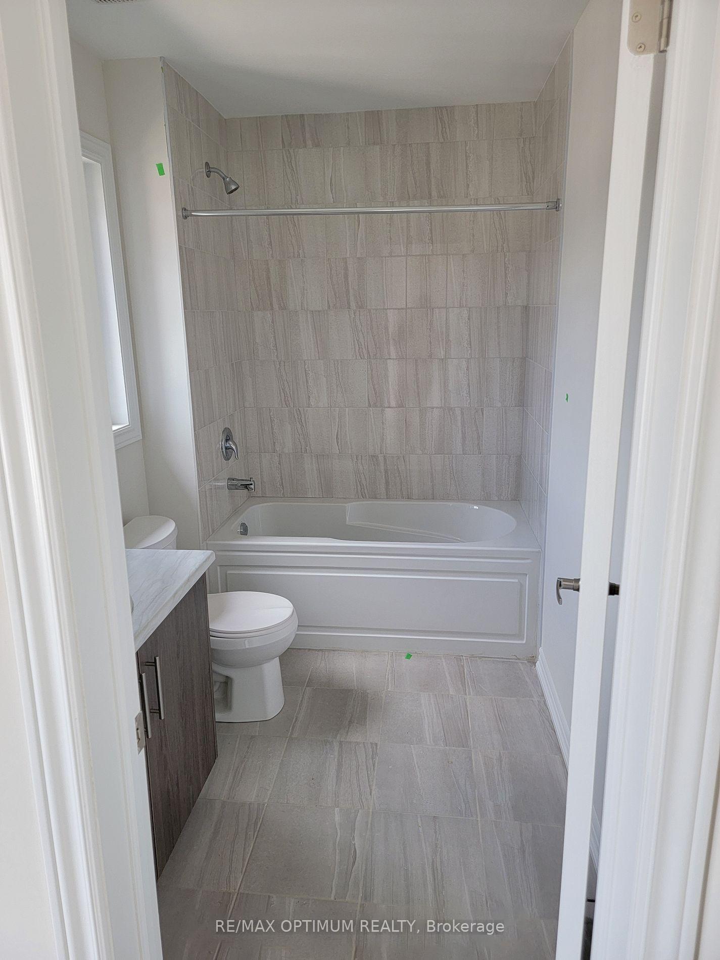 Photo 7 of Unit 19, 20 Knotsberry Circle, Brampton, Bram West — HOMEH