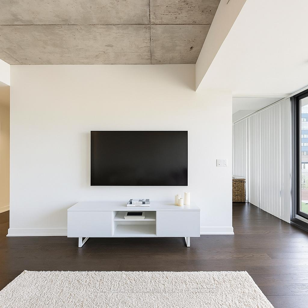 Photo 2 of Unit 1004, 111 Bathurst Street, Toronto, Waterfront Communities — HOMEH
