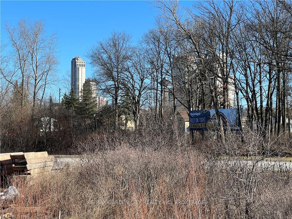 Photo 5 of 7460 Baycrest, Niagara Falls, Oldfield — HOMEH