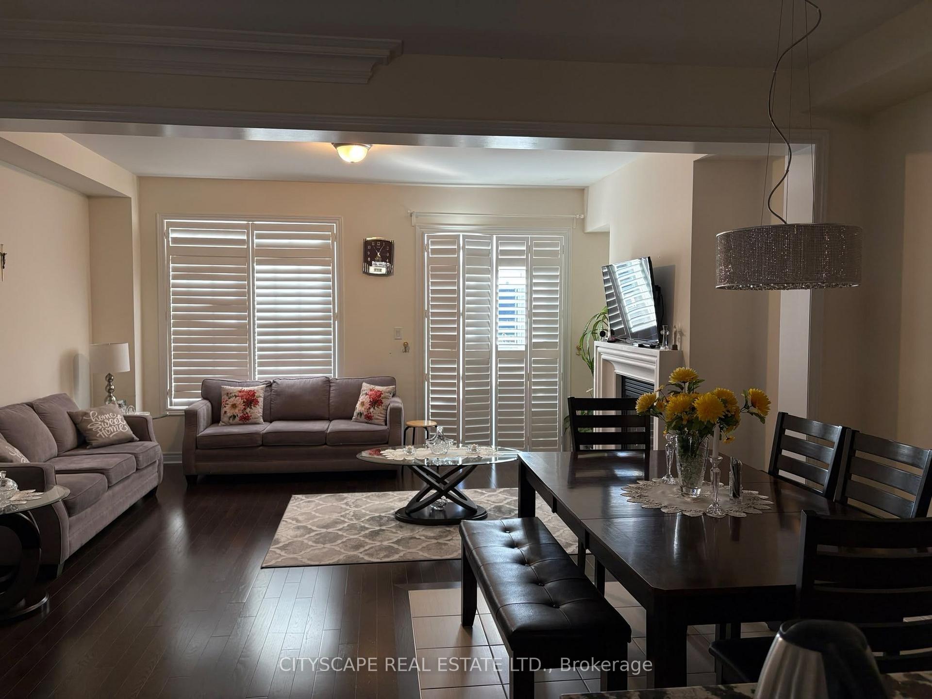 Photo 6 of 138 Sky Harbour Drive, Brampton, Brampton West — HOMEH