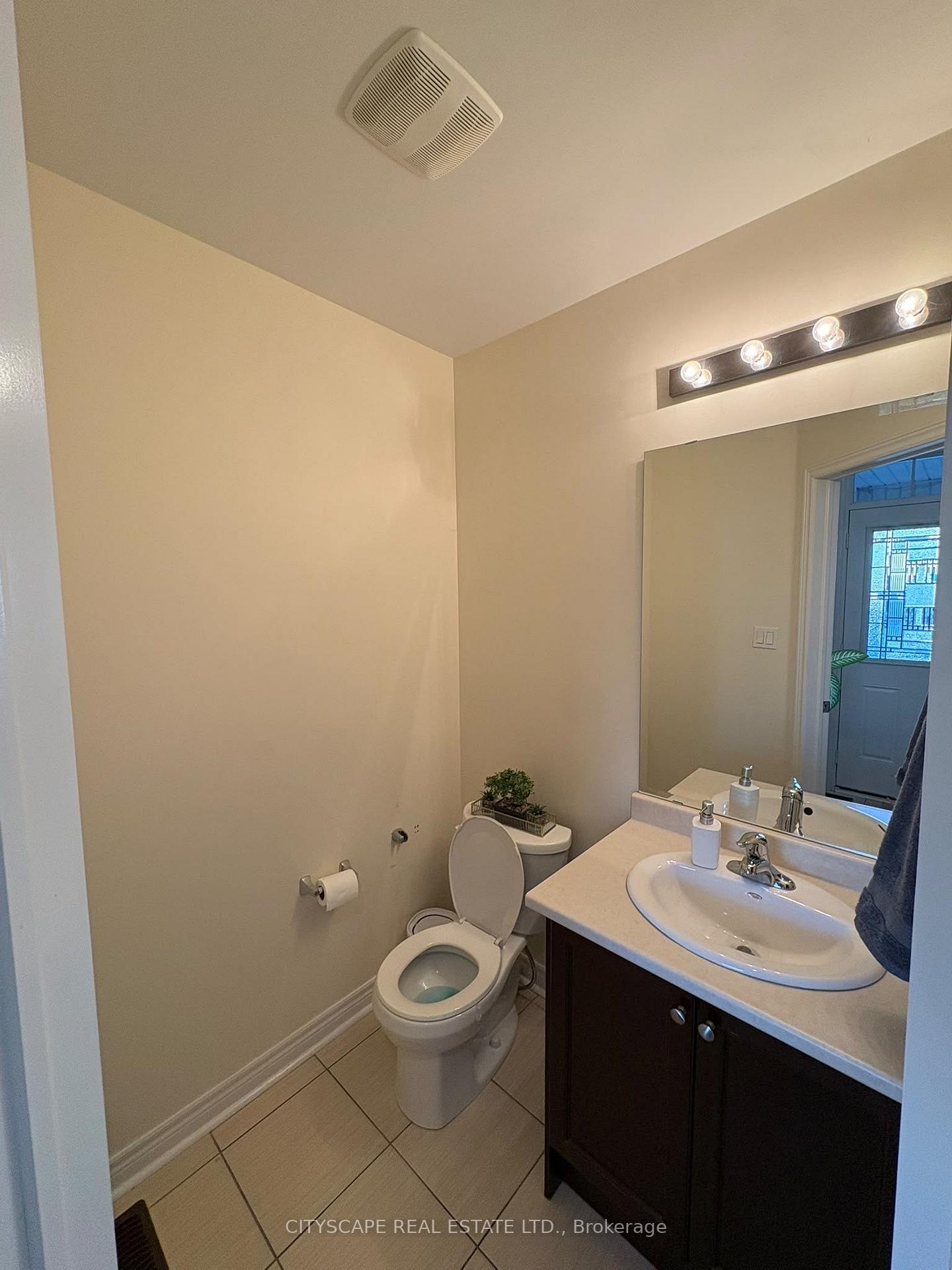 Photo 7 of 138 Sky Harbour Drive, Brampton, Brampton West — HOMEH