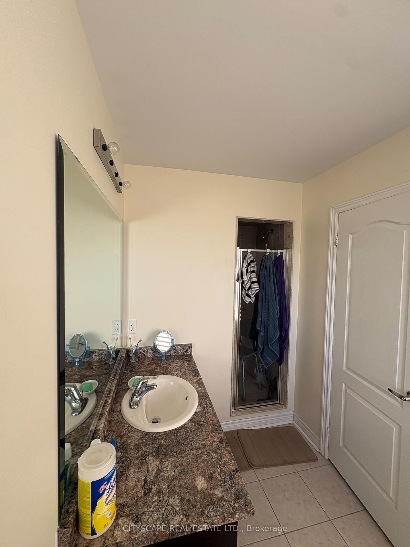 Photo 12 of 138 Sky Harbour Drive, Brampton, Brampton West — HOMEH