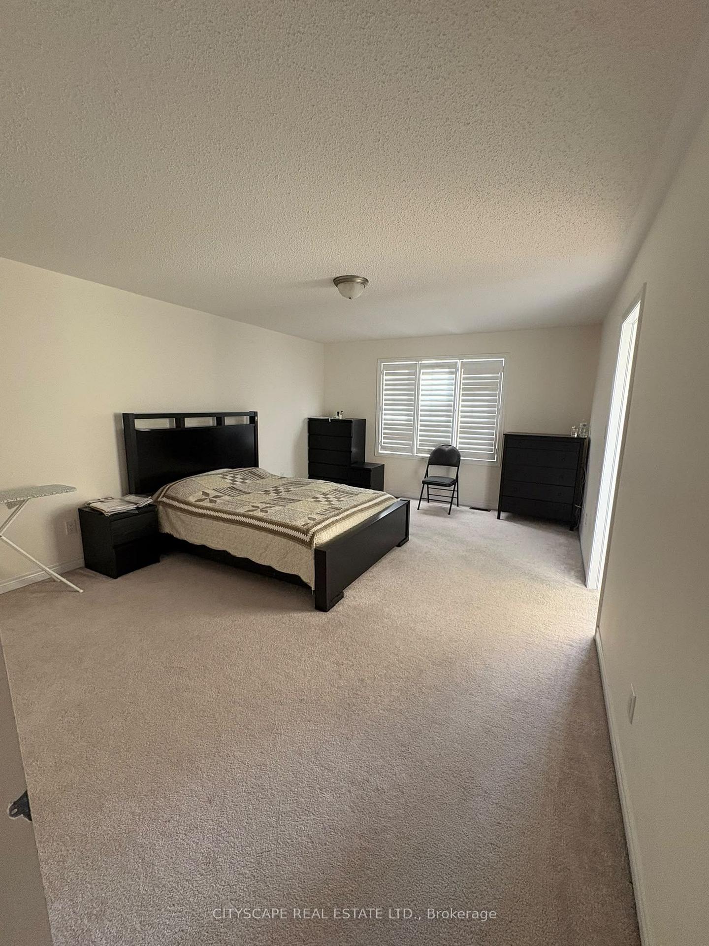 Photo 13 of 138 Sky Harbour Drive, Brampton, Brampton West — HOMEH