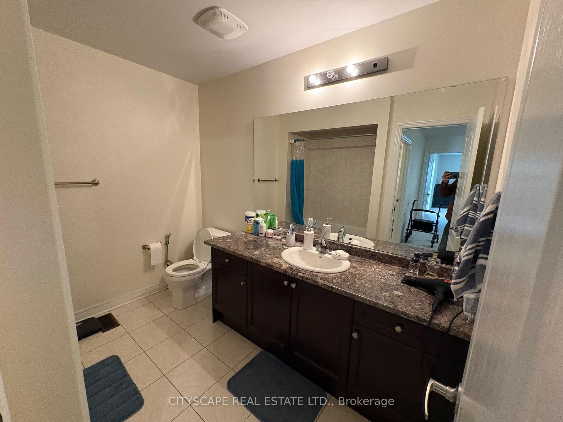 Photo 21 of 138 Sky Harbour Drive, Brampton, Brampton West — HOMEH