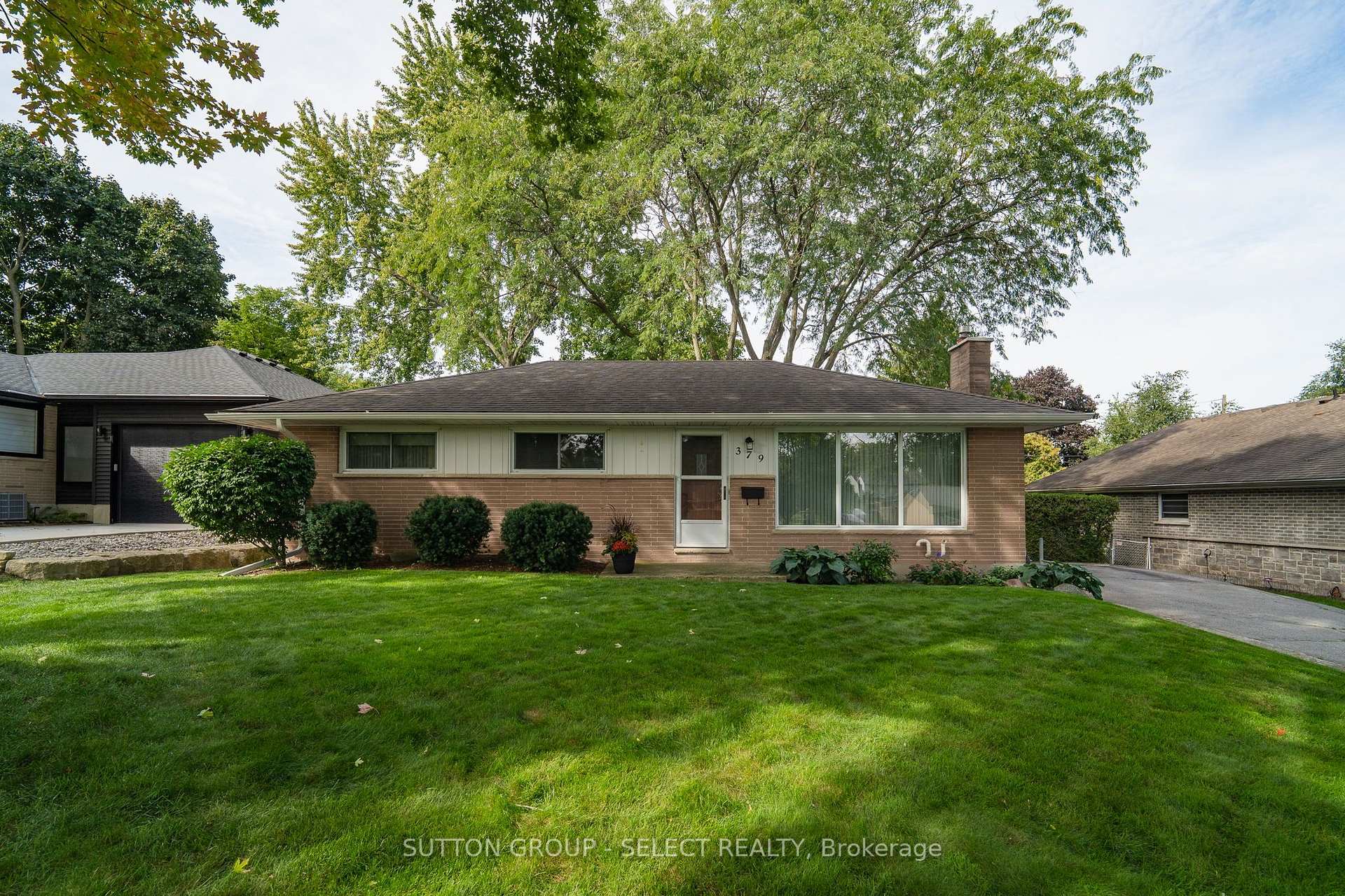 Photo of 379 Willard Crescent