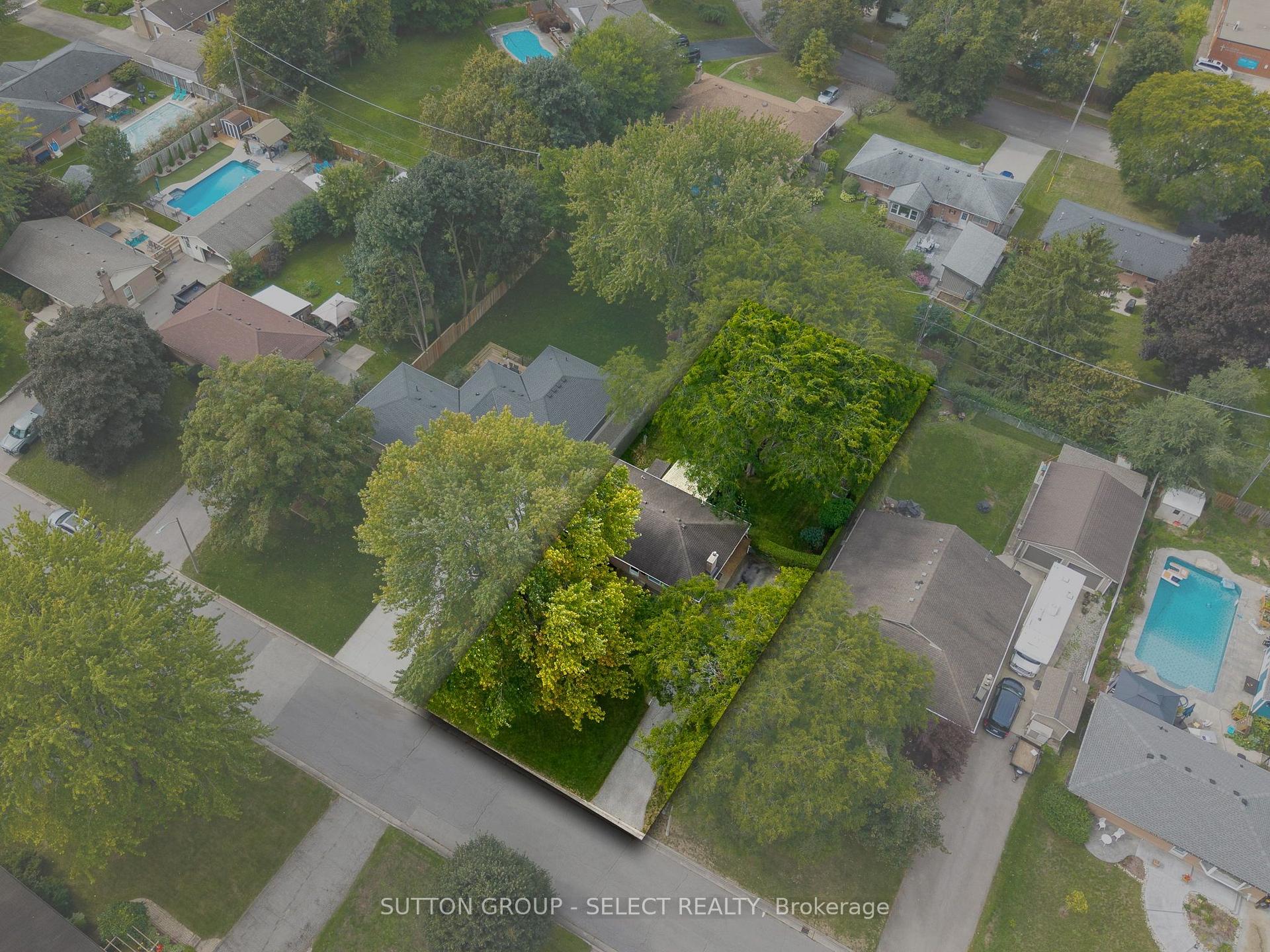 Photo 4 of 379 Willard Crescent, London, South B — HOMEH