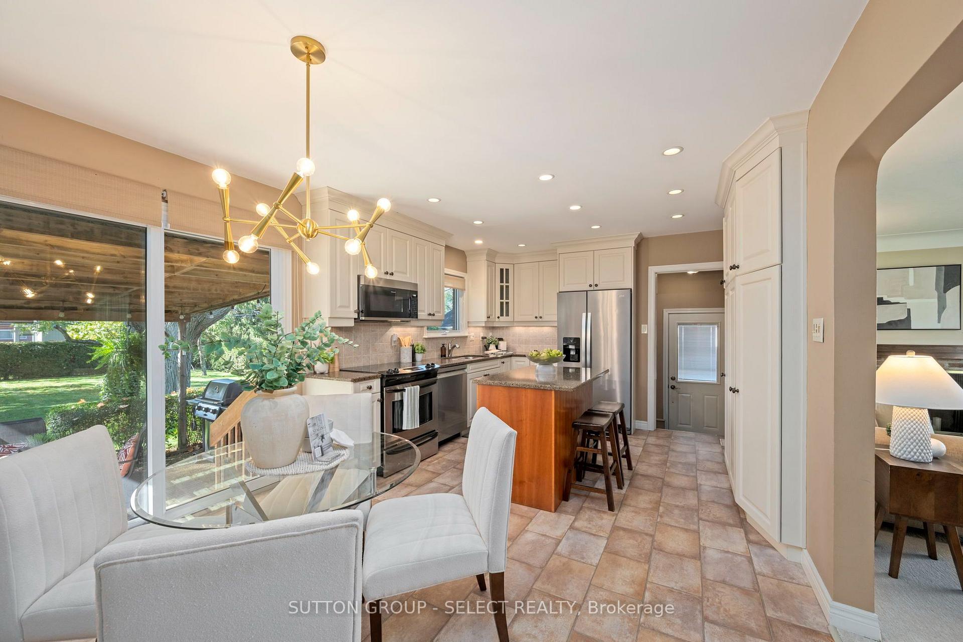 Photo 9 of 379 Willard Crescent, London, South B — HOMEH