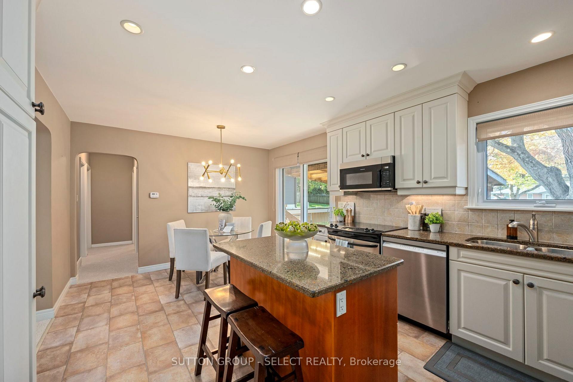 Photo 13 of 379 Willard Crescent, London, South B — HOMEH