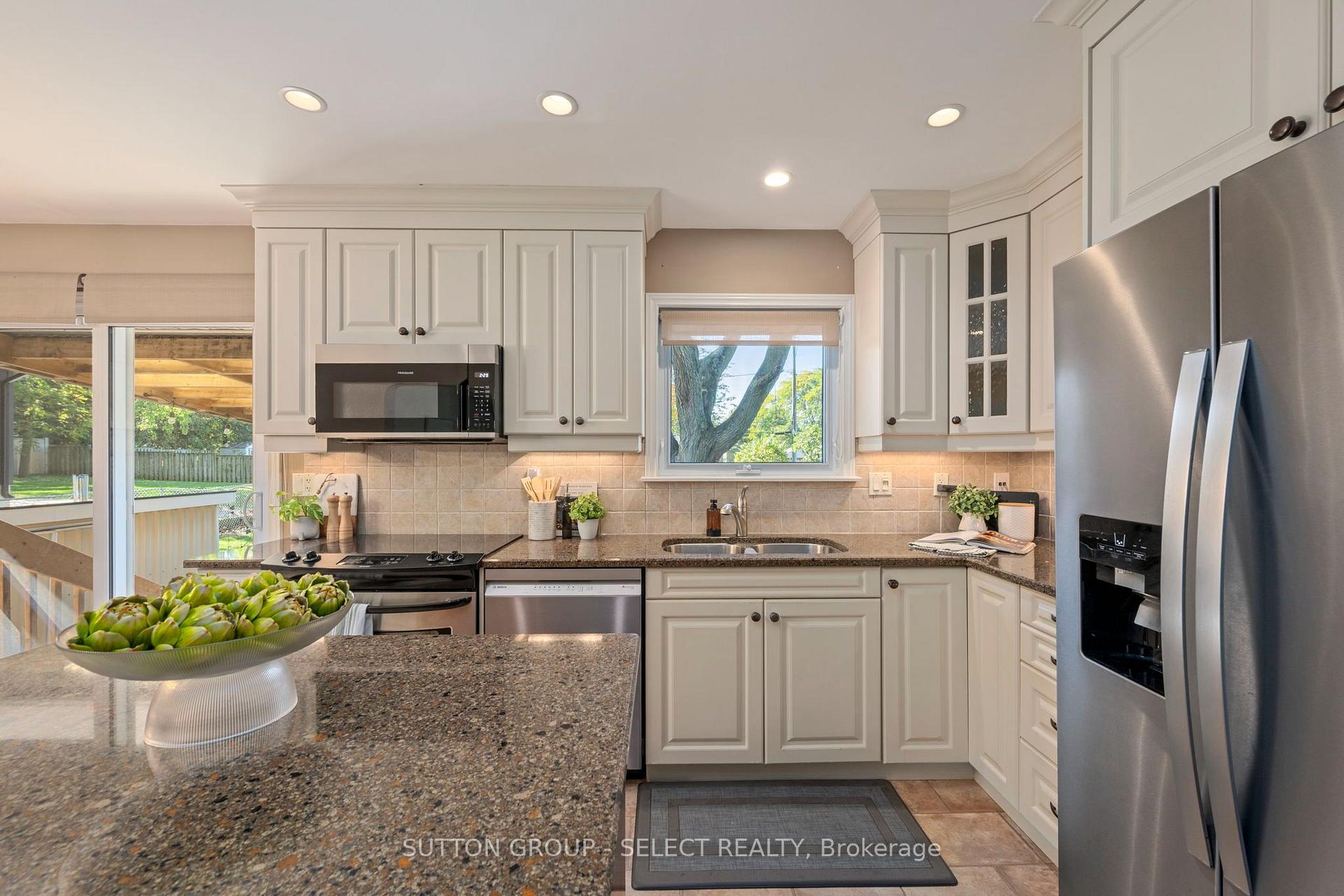 Photo 14 of 379 Willard Crescent, London, South B — HOMEH