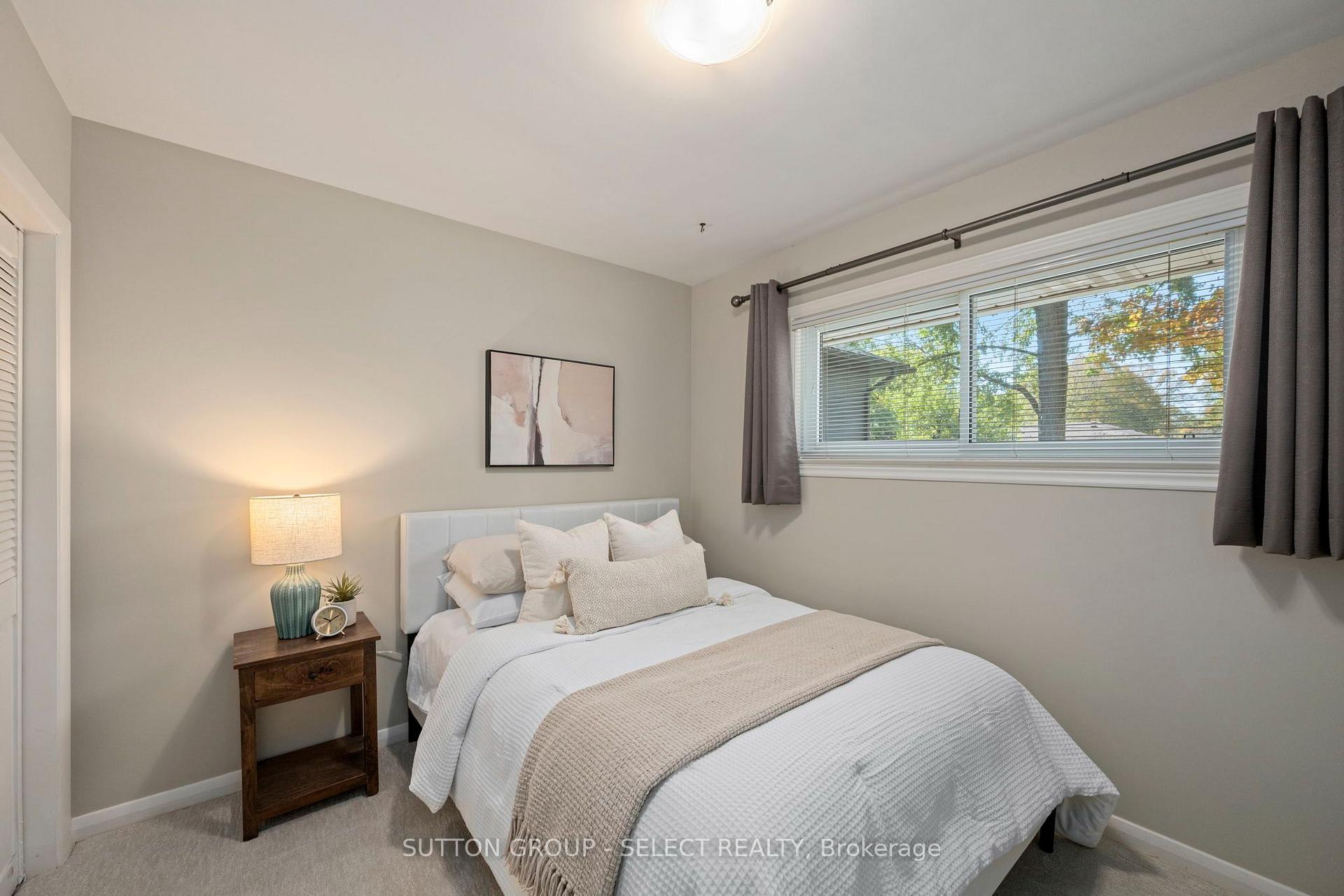Photo 18 of 379 Willard Crescent, London, South B — HOMEH