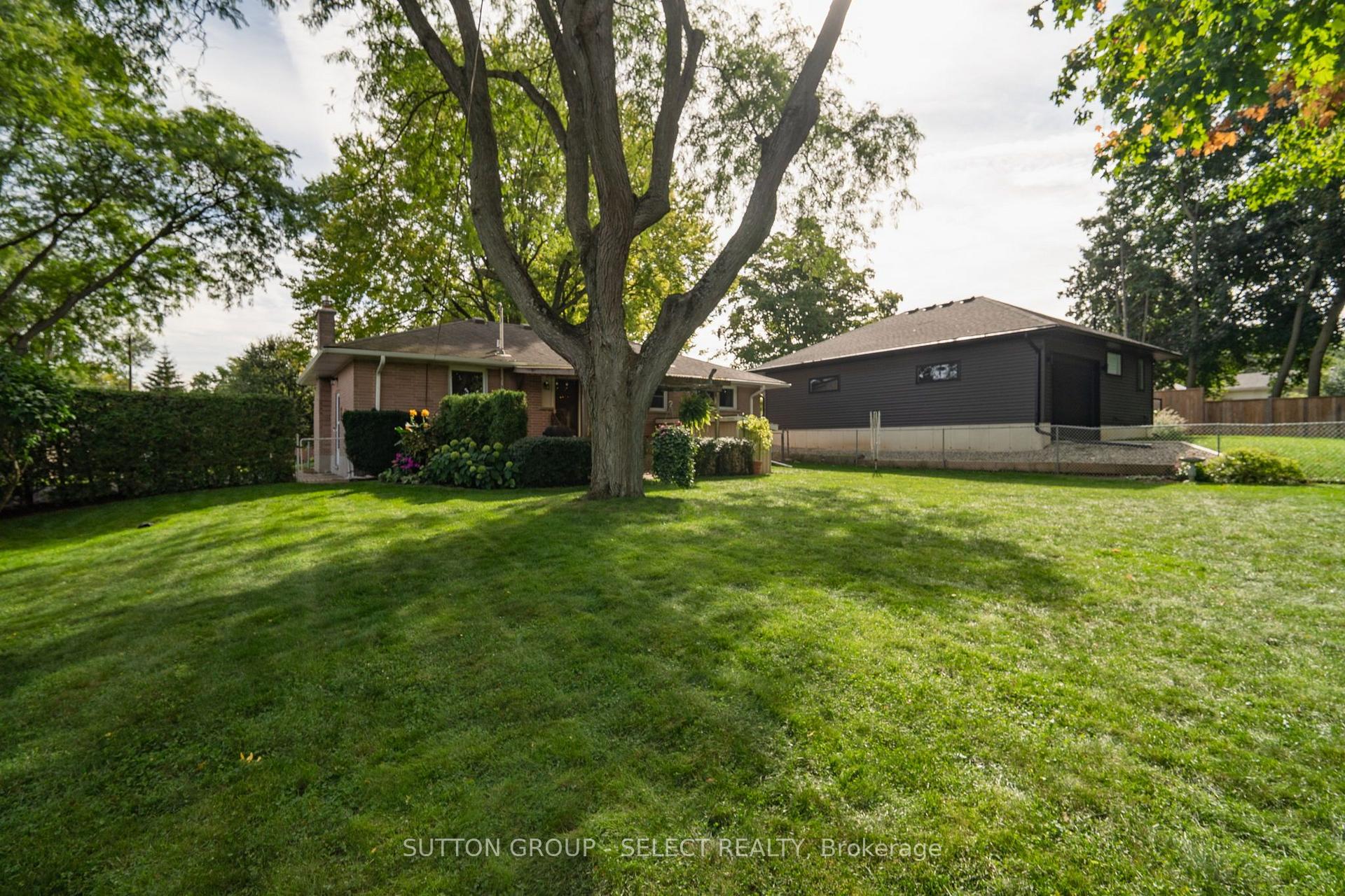 Photo 31 of 379 Willard Crescent, London, South B — HOMEH