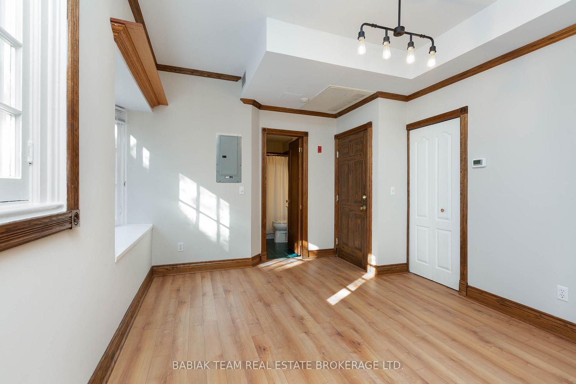 Photo 3 of Unit 5, 228 St. George Street, Toronto, The Annex — HOMEH