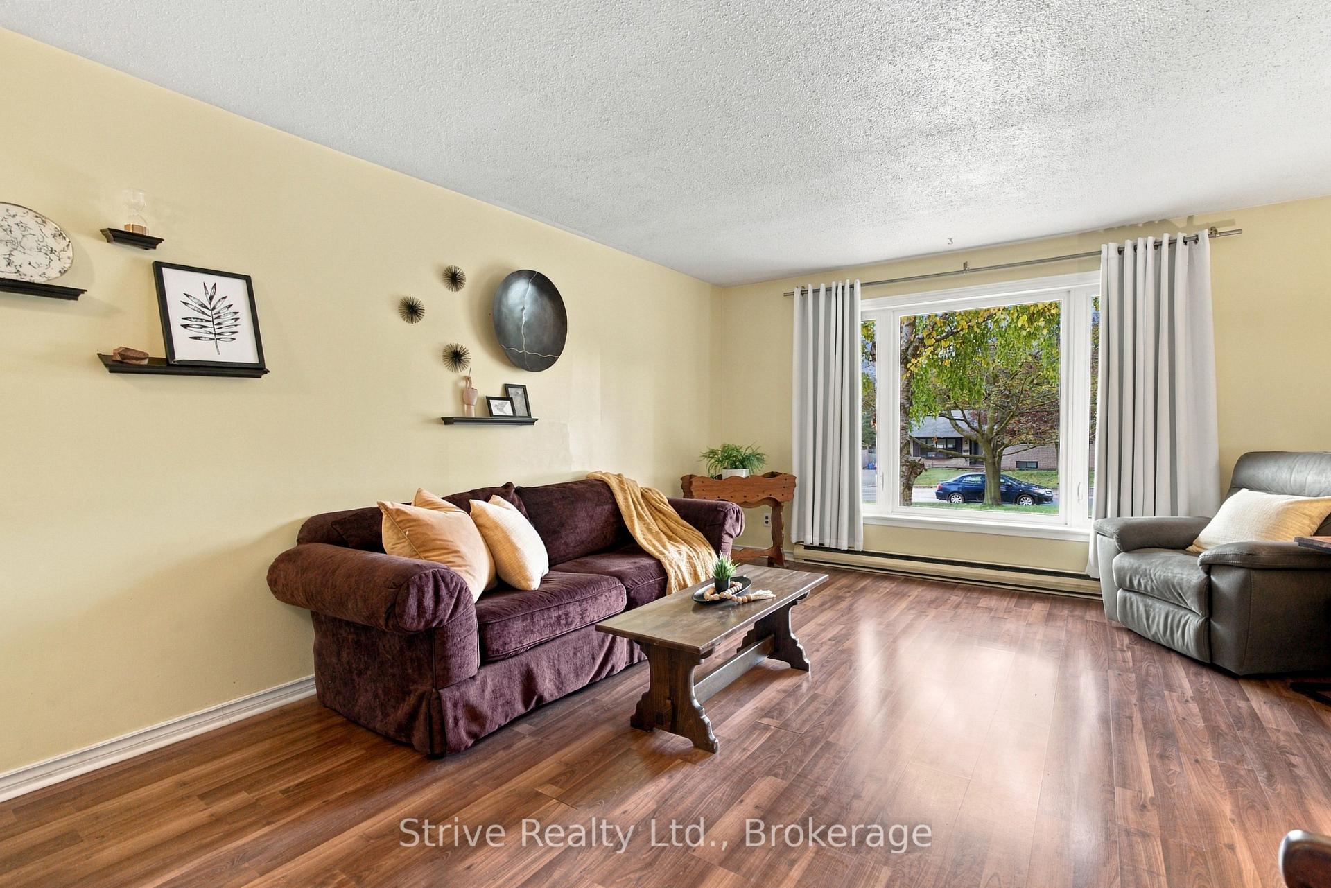 Photo 5 of 76 Waverley Road, Clarington, Bowmanville — HOMEH