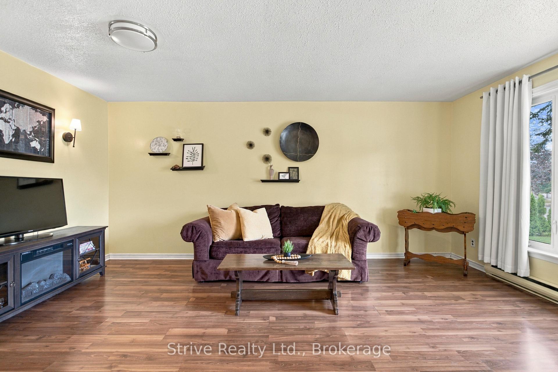 Photo 6 of 76 Waverley Road, Clarington, Bowmanville — HOMEH