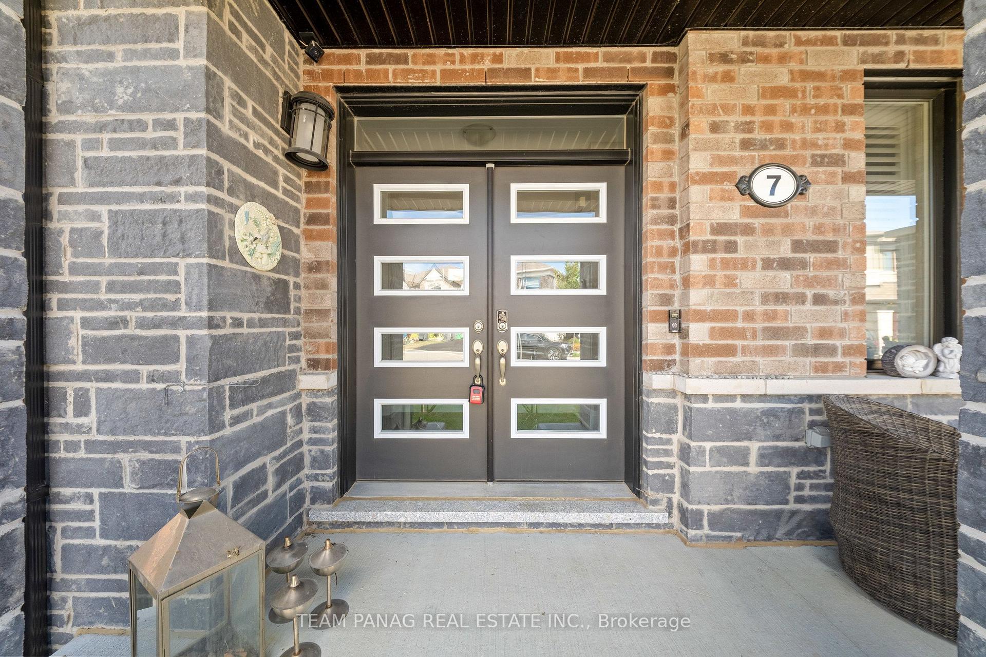 Photo 8 of 7 Cyclone Trail, Brampton, Northwest Brampton — HOMEH