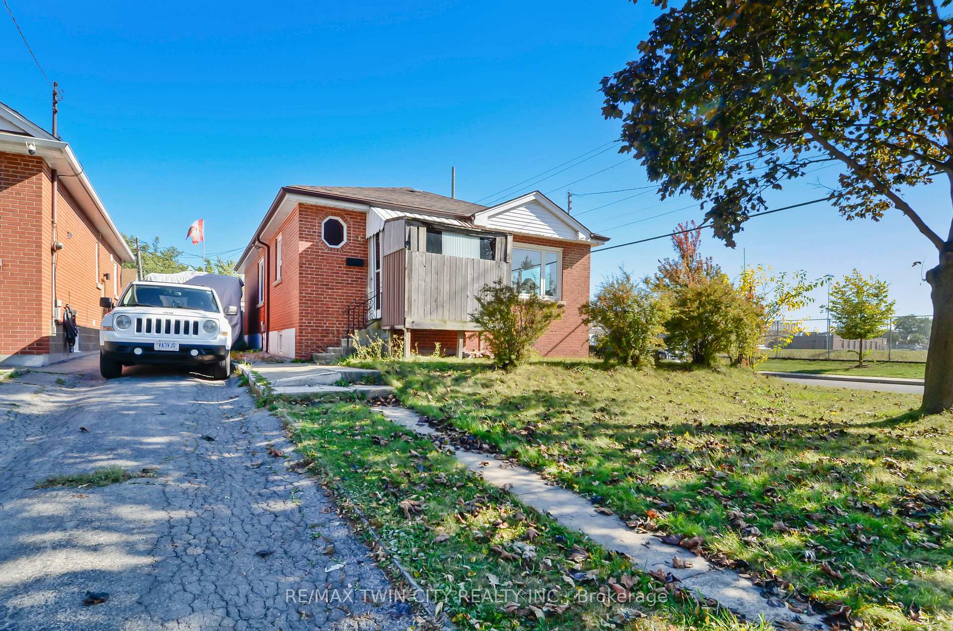 Photo 8 of 66 Walter Avenue N, Hamilton, Normanhurst — HOMEH