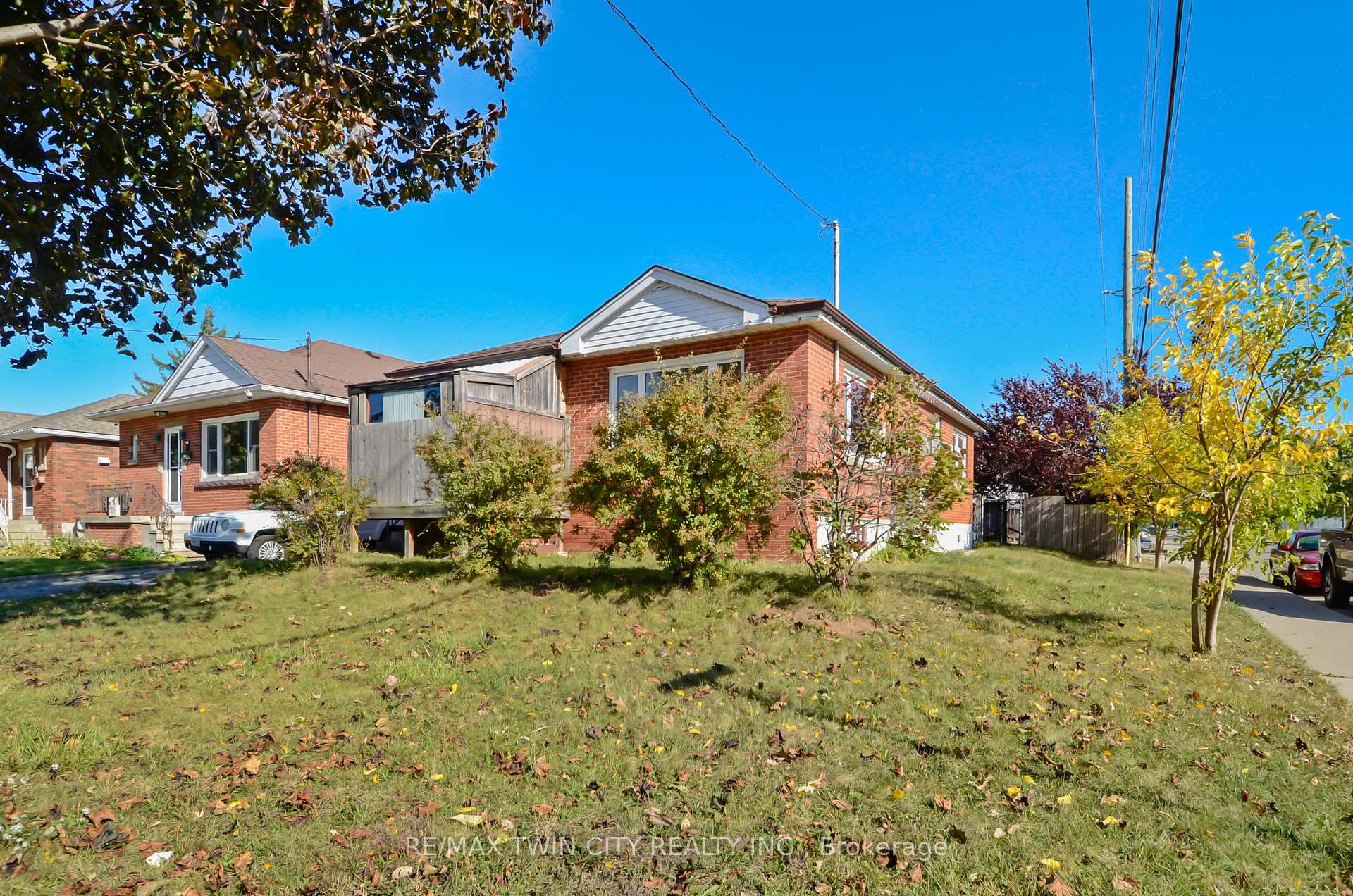 Photo 10 of 66 Walter Avenue N, Hamilton, Normanhurst — HOMEH