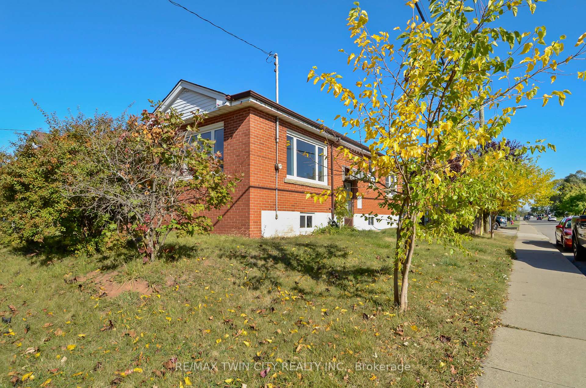 Photo 11 of 66 Walter Avenue N, Hamilton, Normanhurst — HOMEH