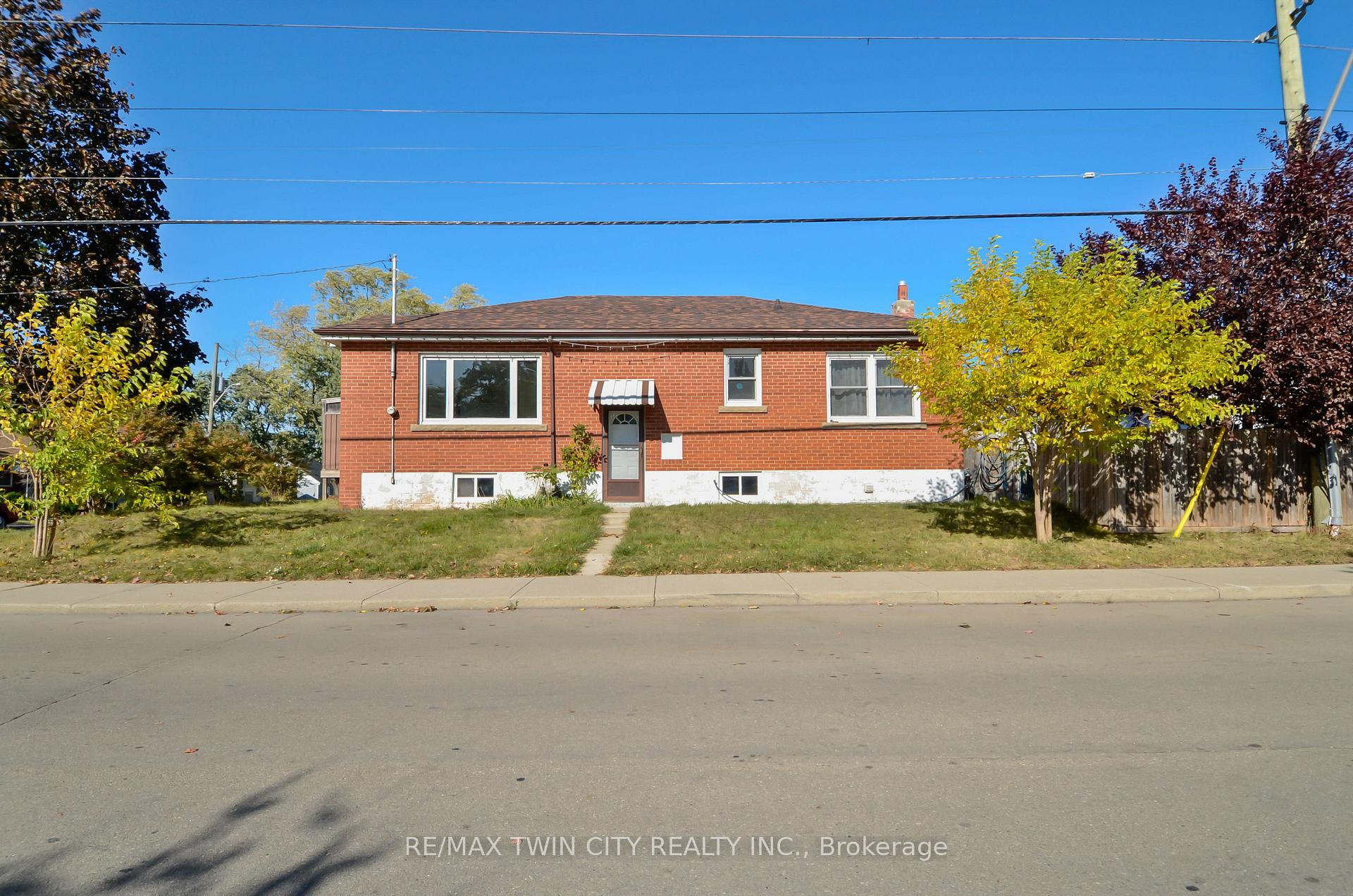 Photo 12 of 66 Walter Avenue N, Hamilton, Normanhurst — HOMEH