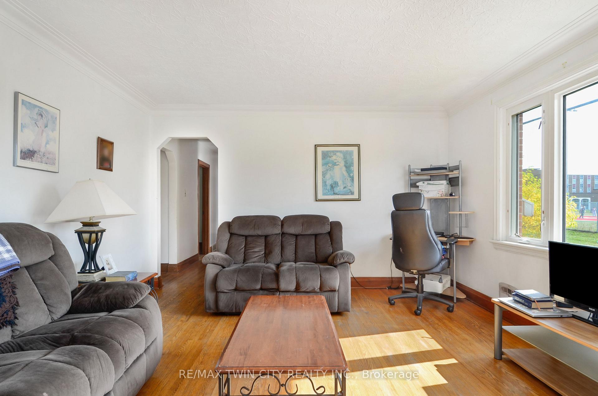 Photo 16 of 66 Walter Avenue N, Hamilton, Normanhurst — HOMEH