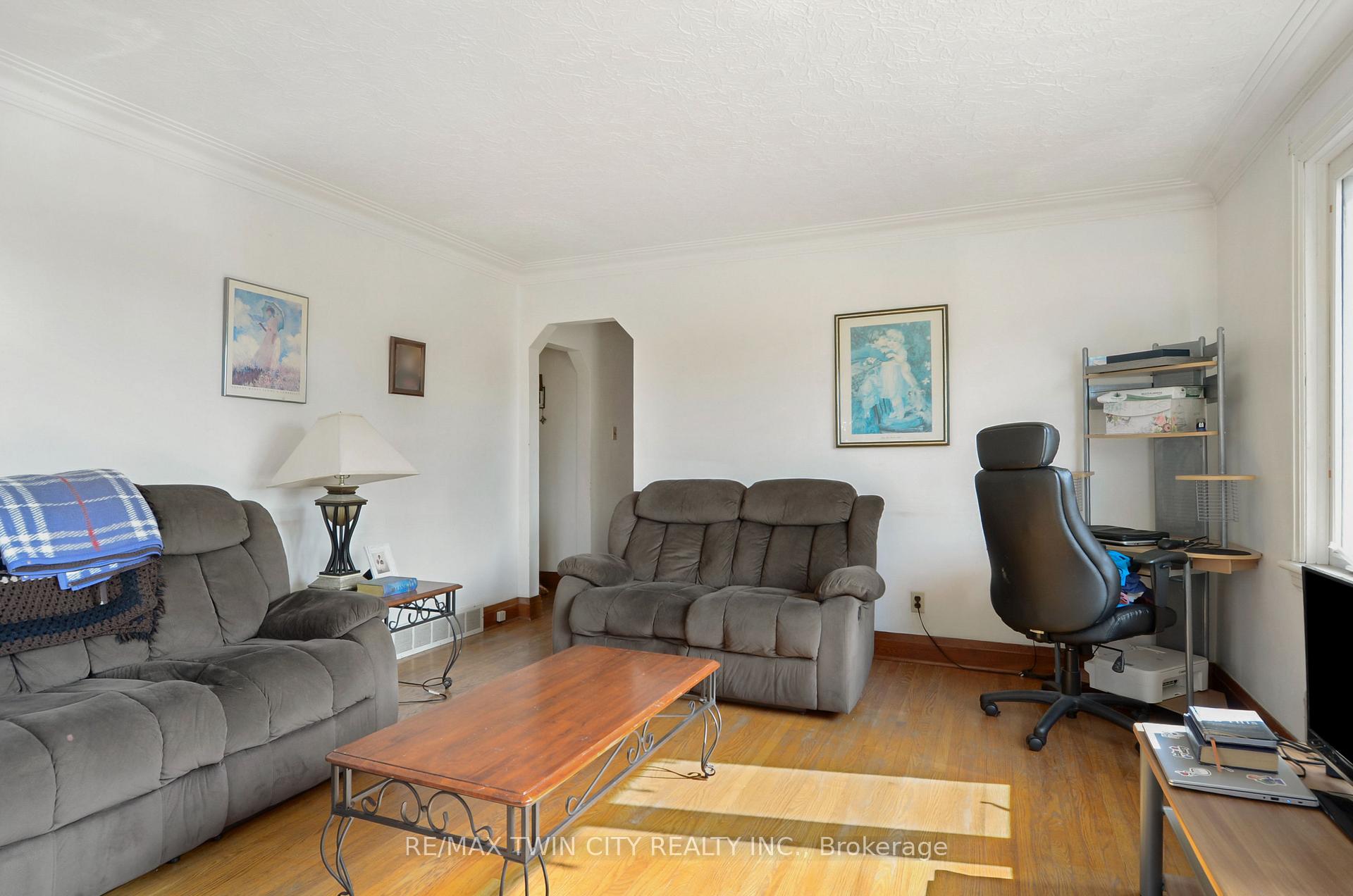 Photo 17 of 66 Walter Avenue N, Hamilton, Normanhurst — HOMEH