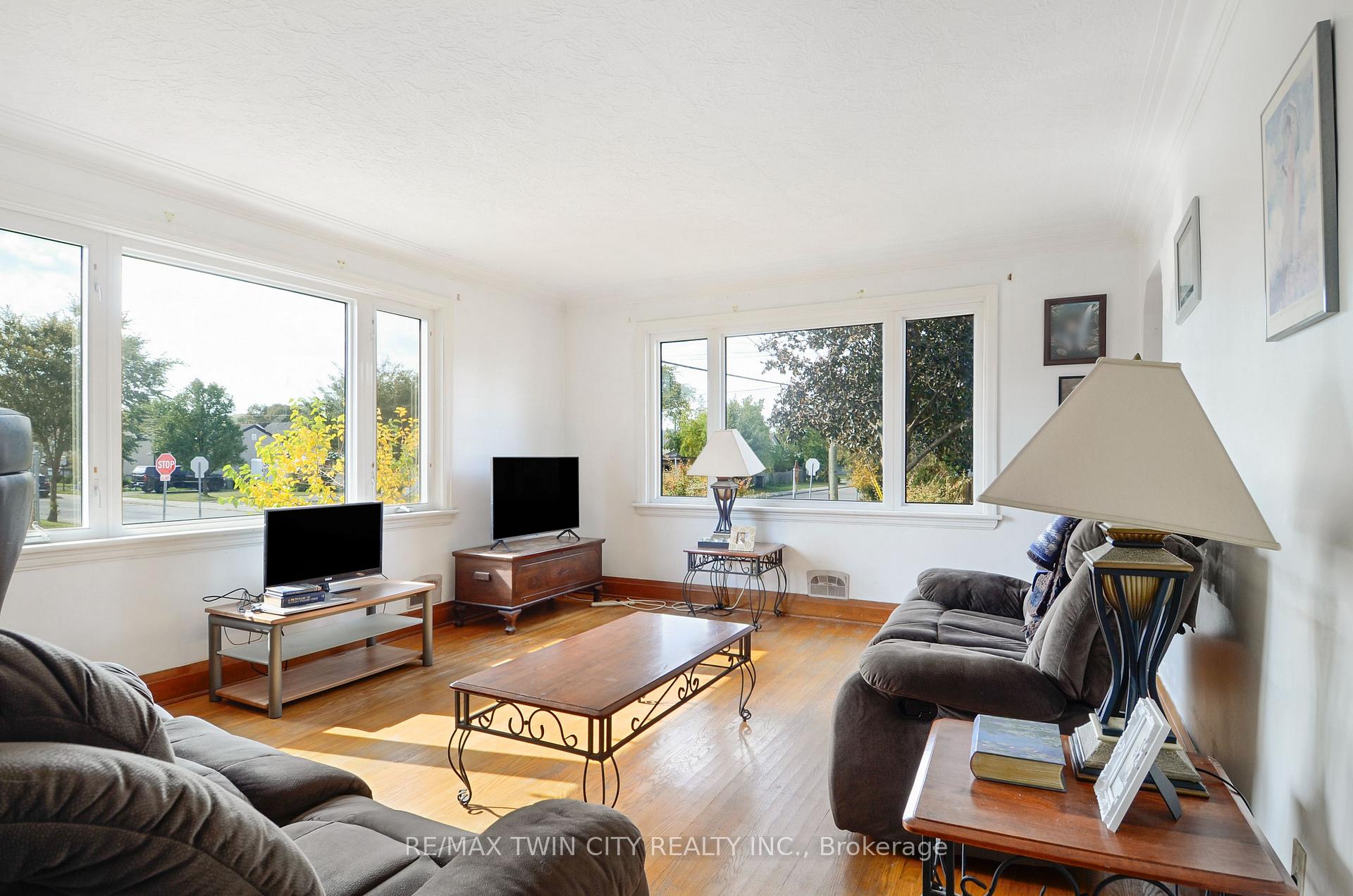 Photo 19 of 66 Walter Avenue N, Hamilton, Normanhurst — HOMEH