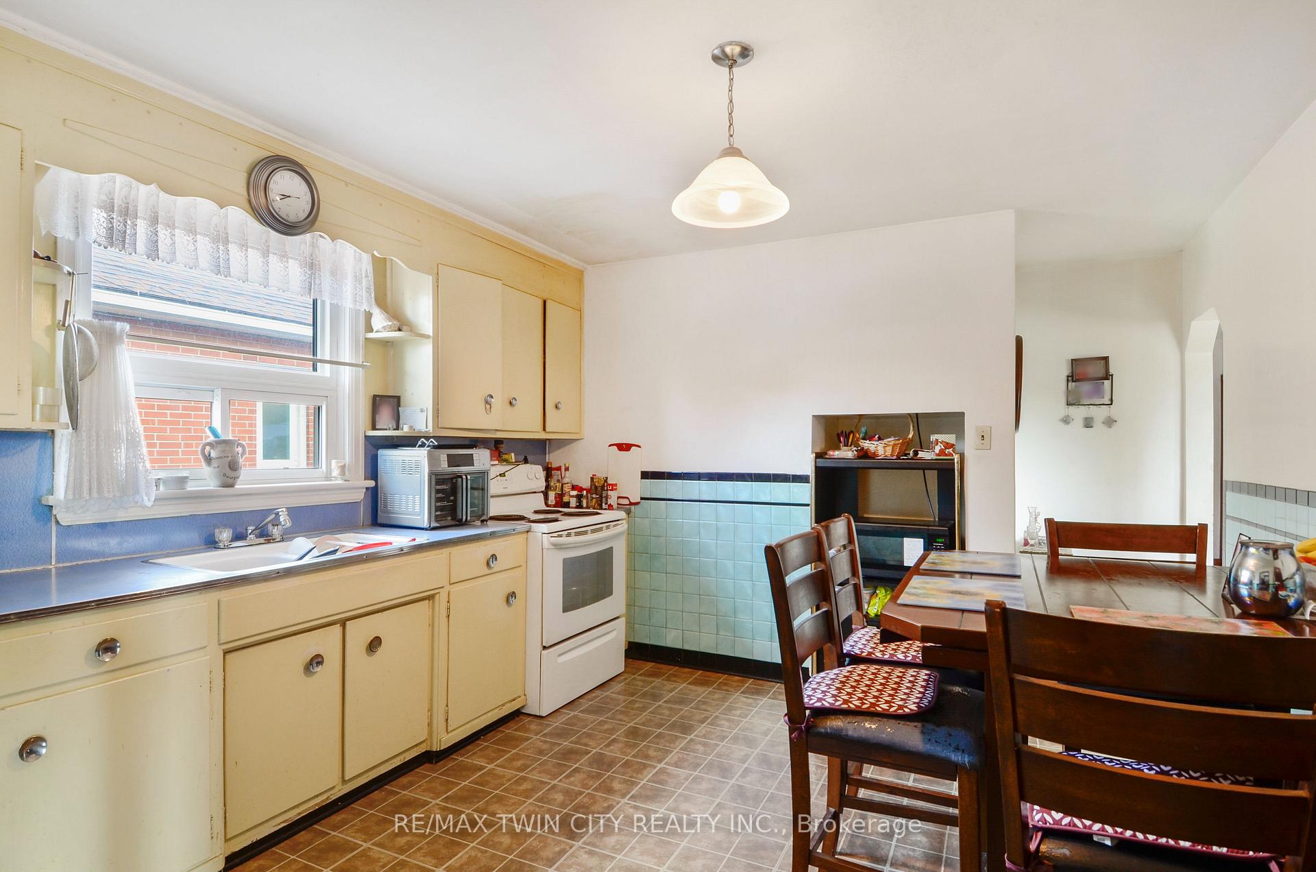 Photo 20 of 66 Walter Avenue N, Hamilton, Normanhurst — HOMEH