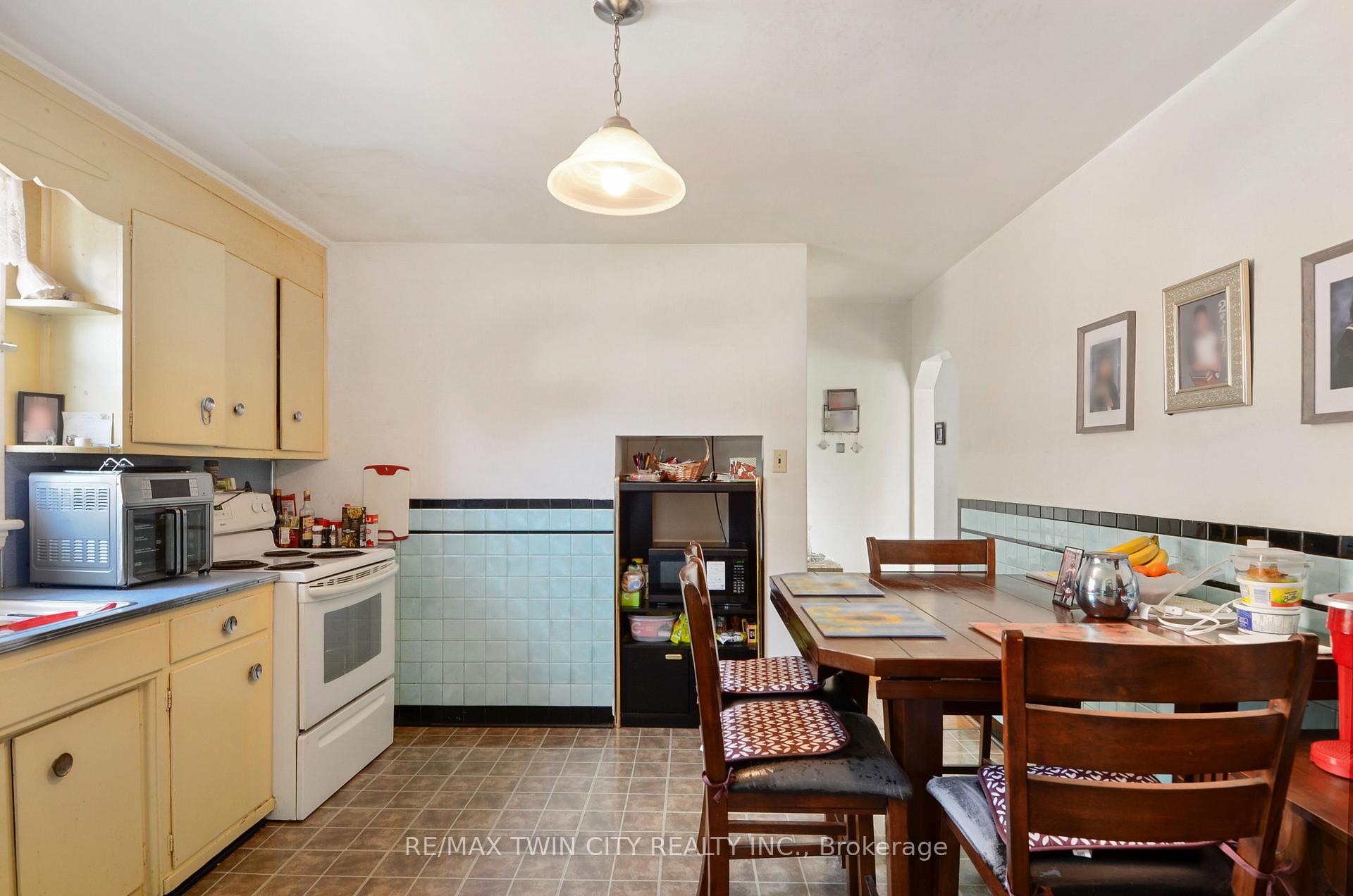 Photo 21 of 66 Walter Avenue N, Hamilton, Normanhurst — HOMEH